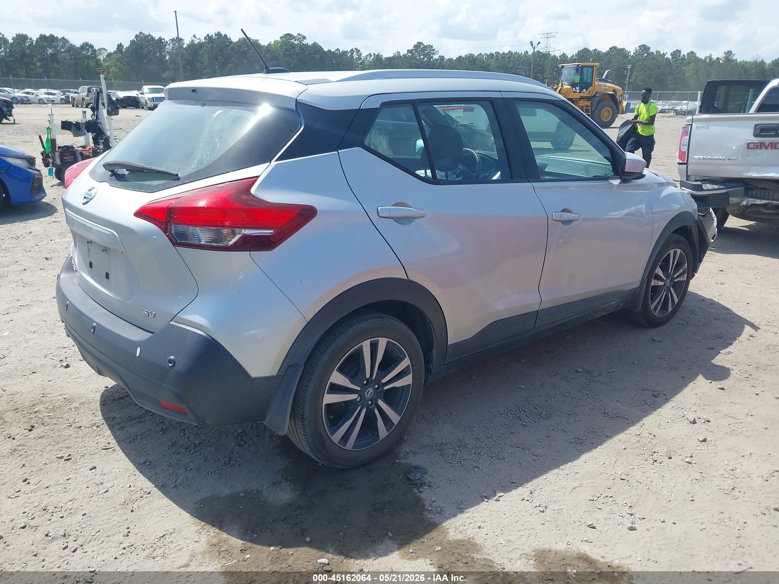 2020 Nissan Kicks Sv Xtronic Cvt Silver vin: 3N1CP5CV9LL568223