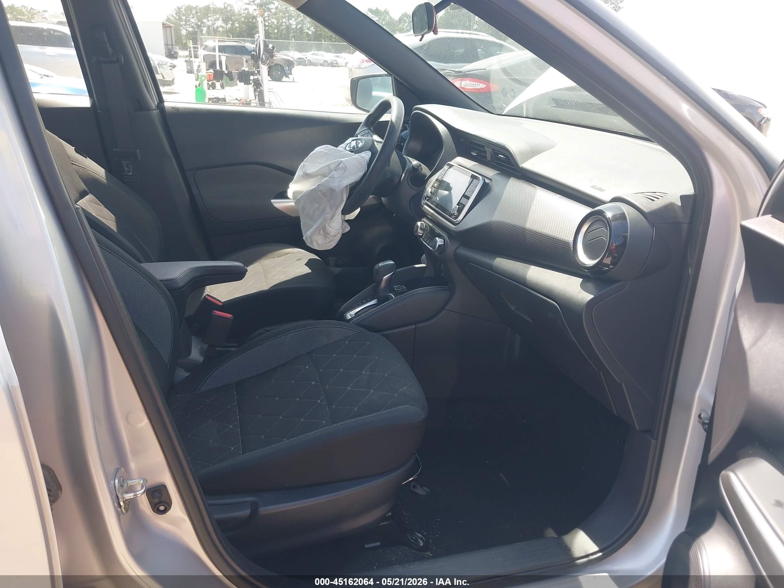 2020 Nissan Kicks Sv Xtronic Cvt Silver vin: 3N1CP5CV9LL568223