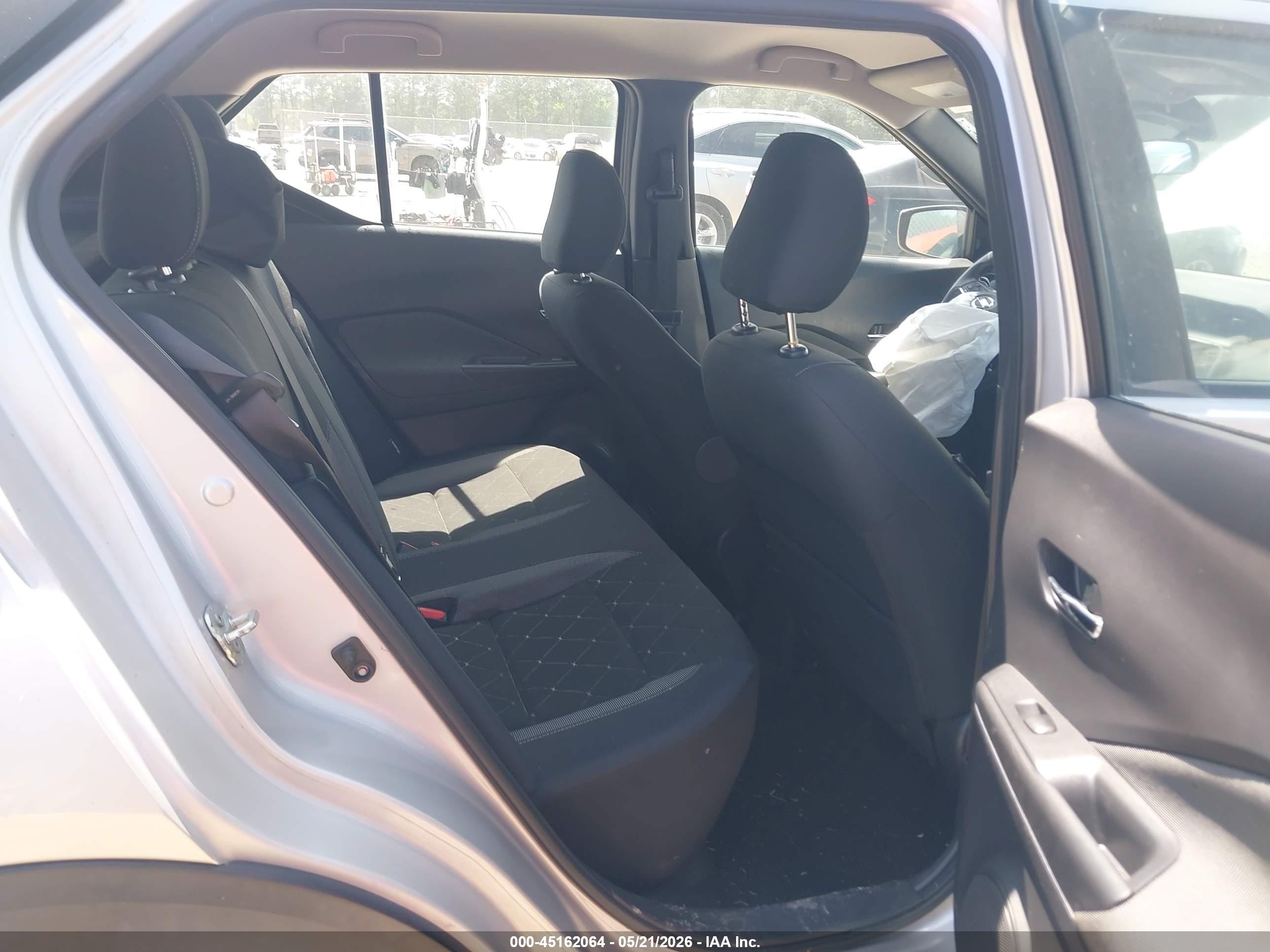 2020 Nissan Kicks Sv Xtronic Cvt Silver vin: 3N1CP5CV9LL568223