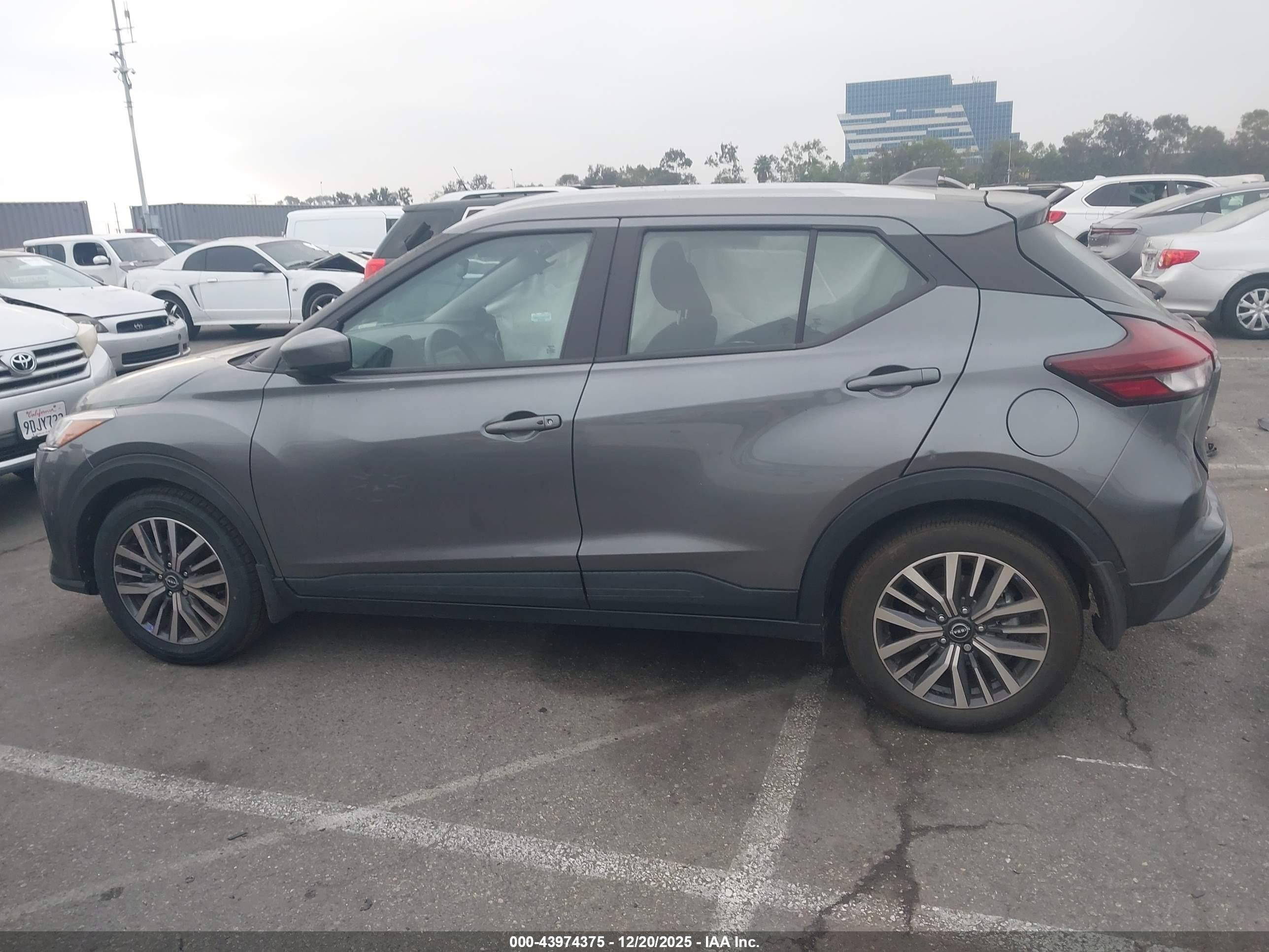 2024 Nissan Kicks Sv Xtronic Cvt Gray vin: 3N1CP5CVXRL483724