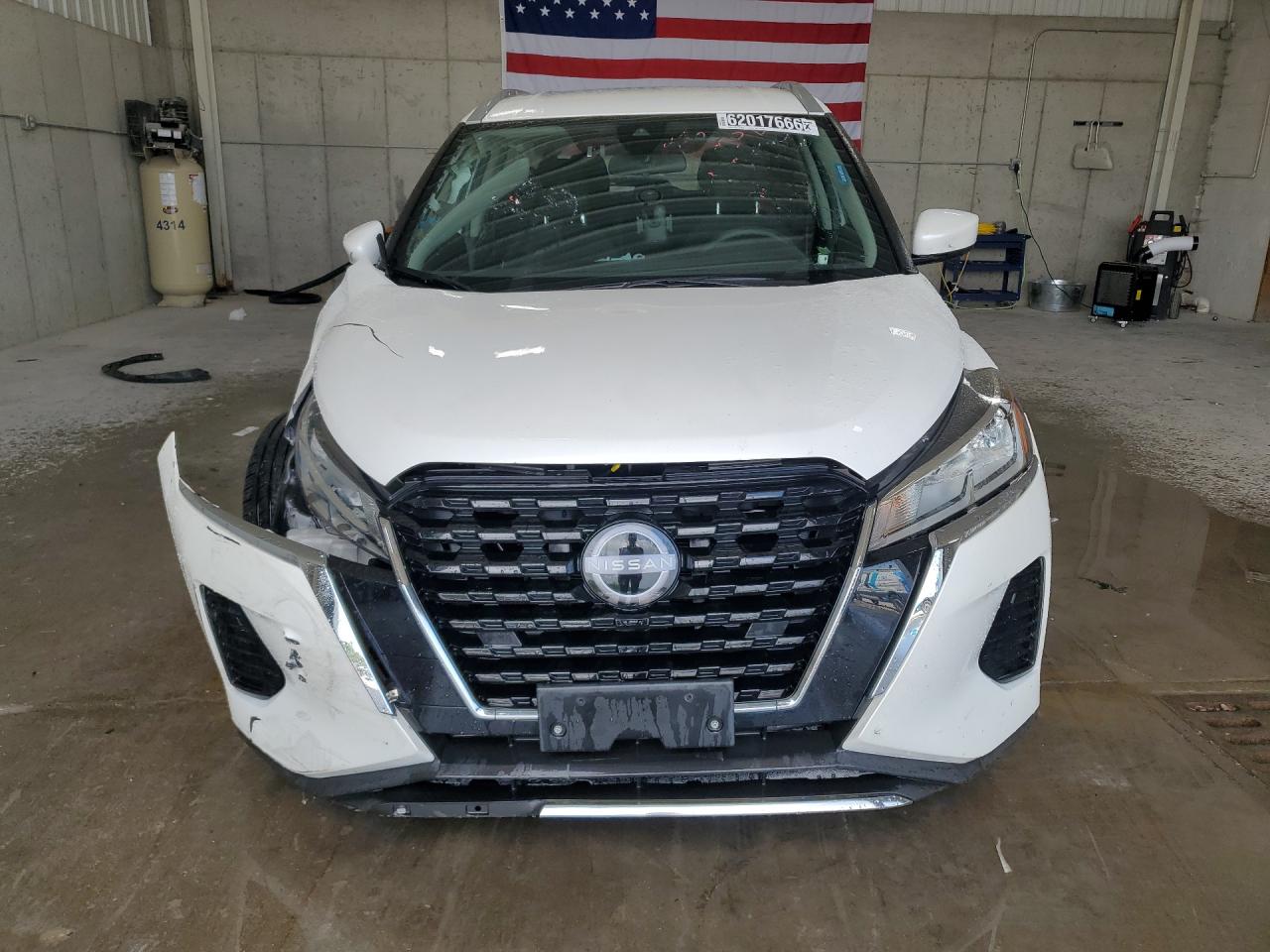 2024 Nissan Kicks Sv White vin: 3N1CP5CVXRL562116 Damage: Hood, Heavy Scratch, > 12 Inches