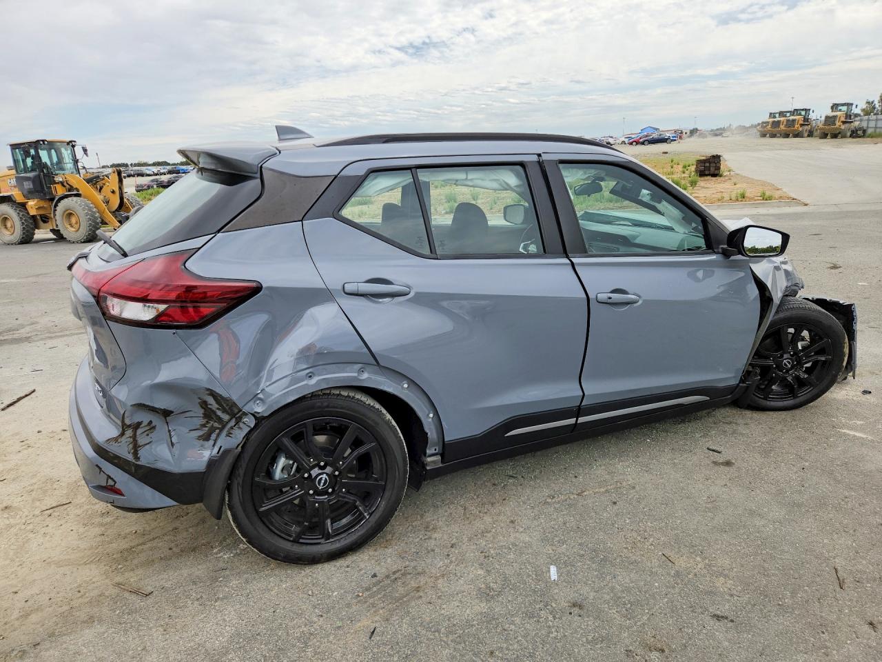 2023 Nissan Kicks Sr Gray vin: 3N1CP5DV2PL489383