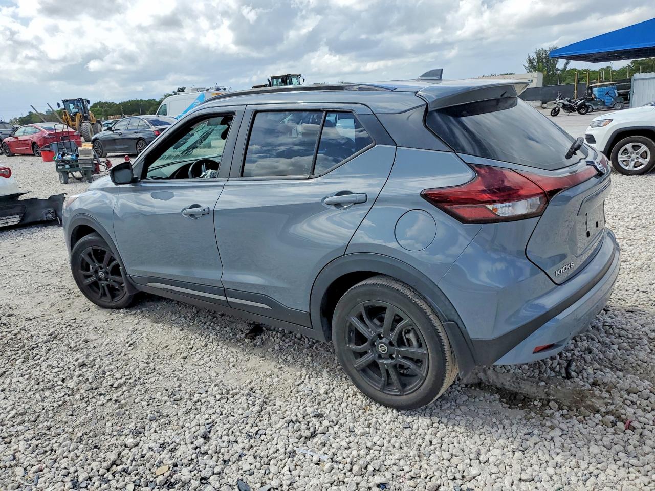 2021 Nissan Kicks Sr Gray vin: 3N1CP5DVXML479793