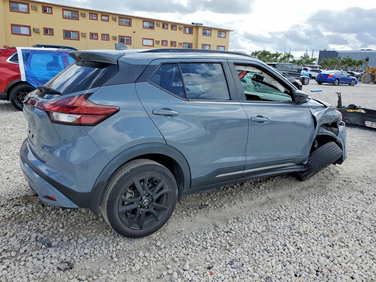 2021 Nissan Kicks Sr Gray vin: 3N1CP5DVXML479793