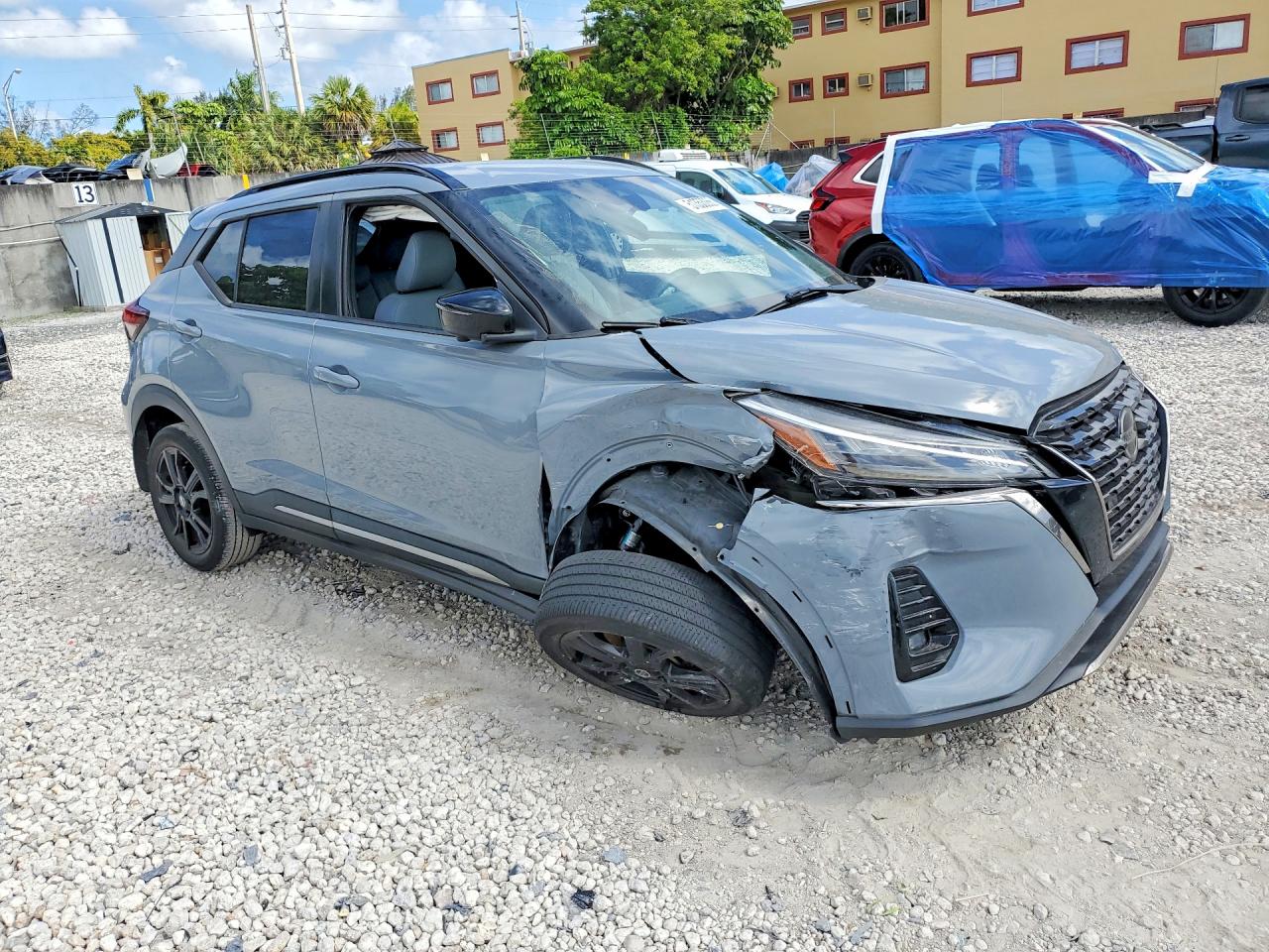 2021 Nissan Kicks Sr Gray vin: 3N1CP5DVXML479793