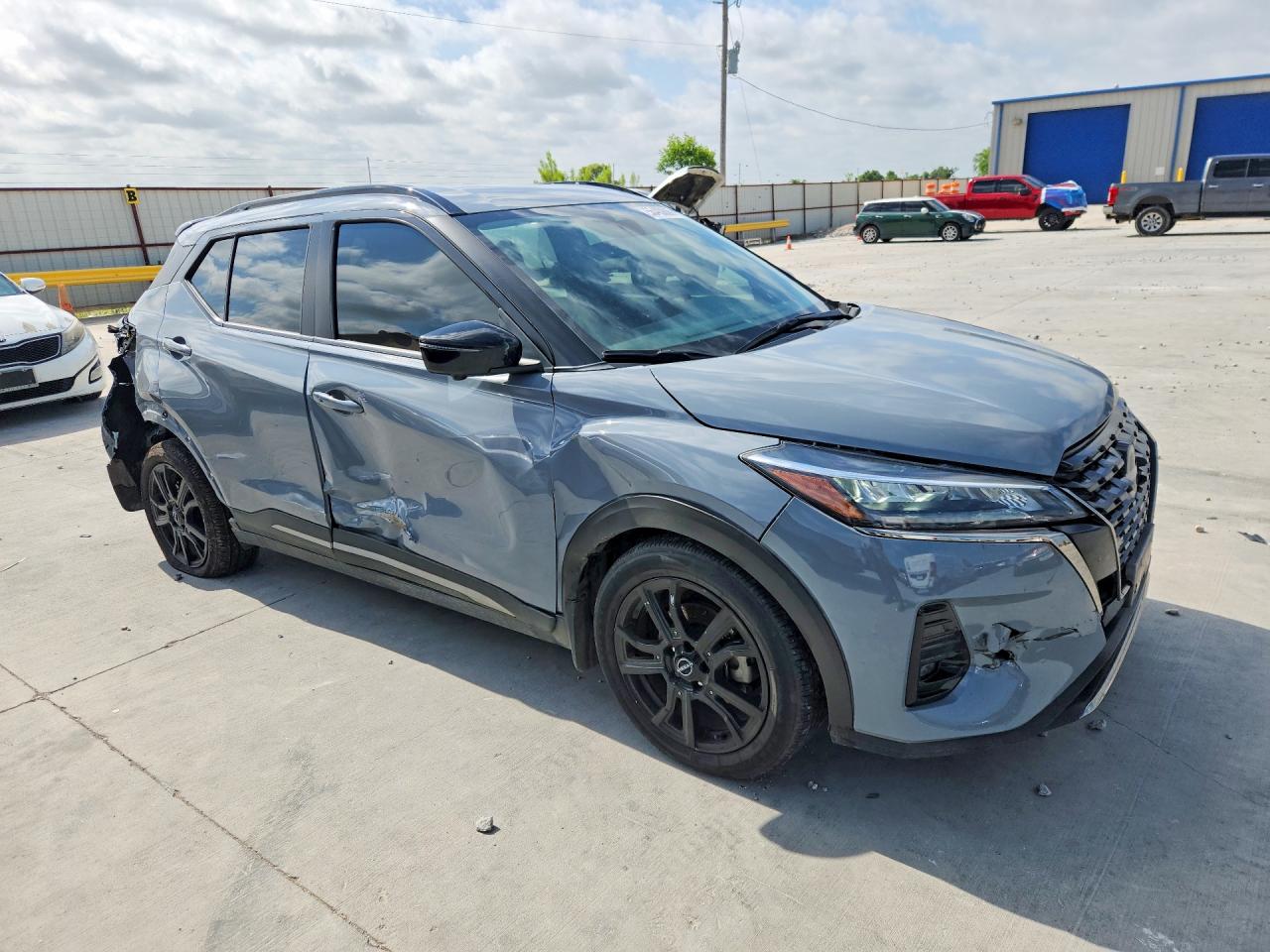 2024 Nissan Kicks Sr Серый vin: 3N1CP5DVXRL475279