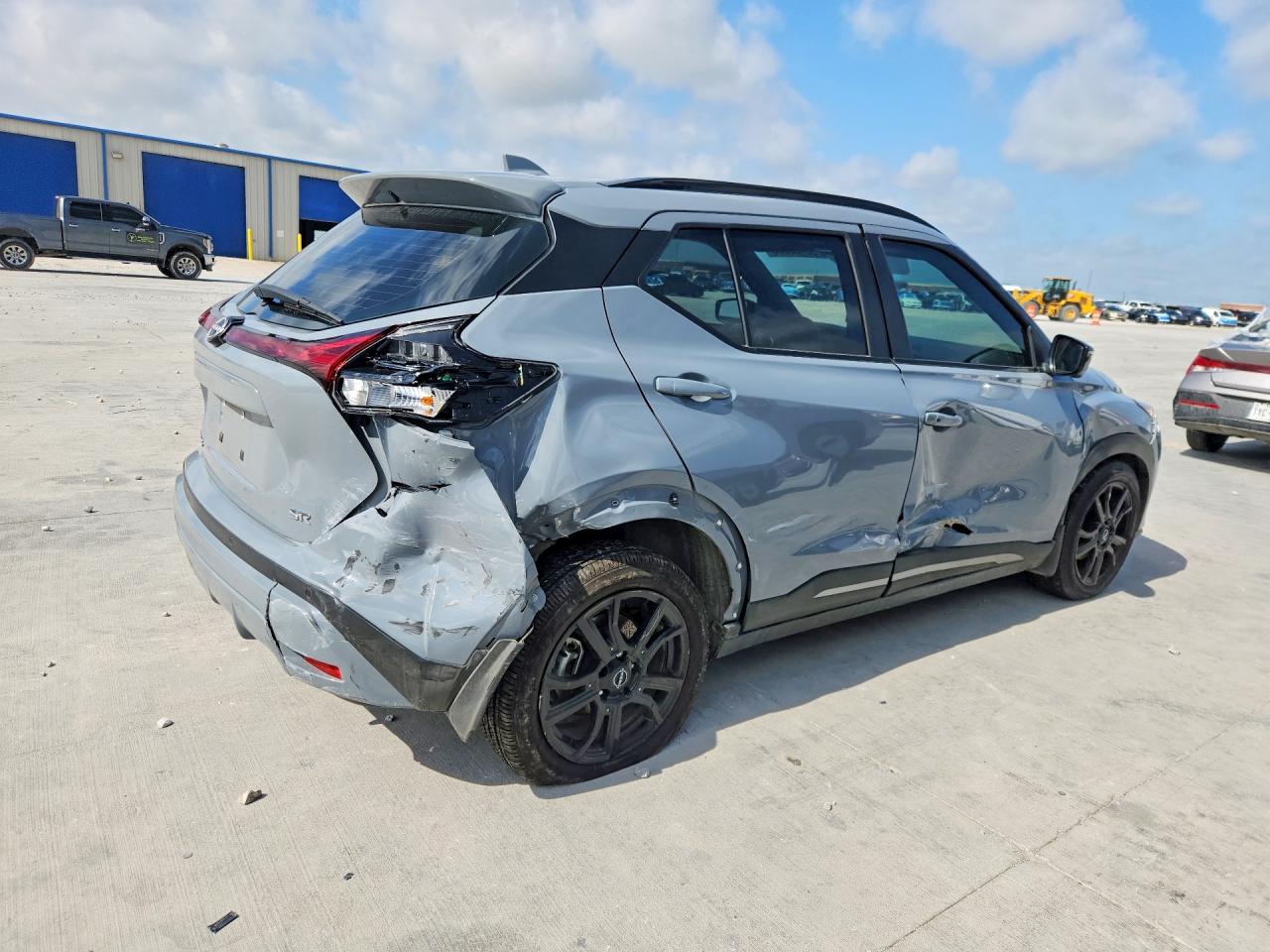 2024 Nissan Kicks Sr Серый vin: 3N1CP5DVXRL475279