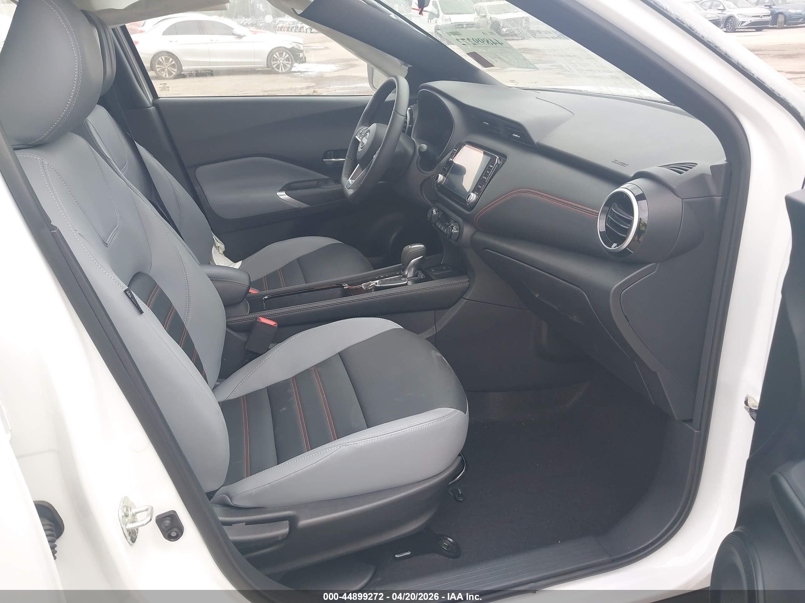 2024 Nissan Kicks Sr Xtronic Cvt White vin: 3N1CP5DVXRL540390