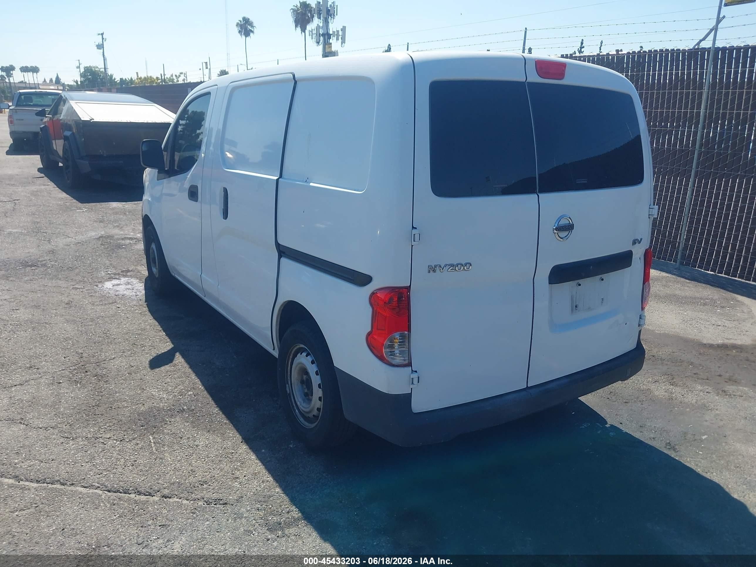 2013 Nissan Nv200 Sv Белый vin: 3N6CM0KN0DK697093
