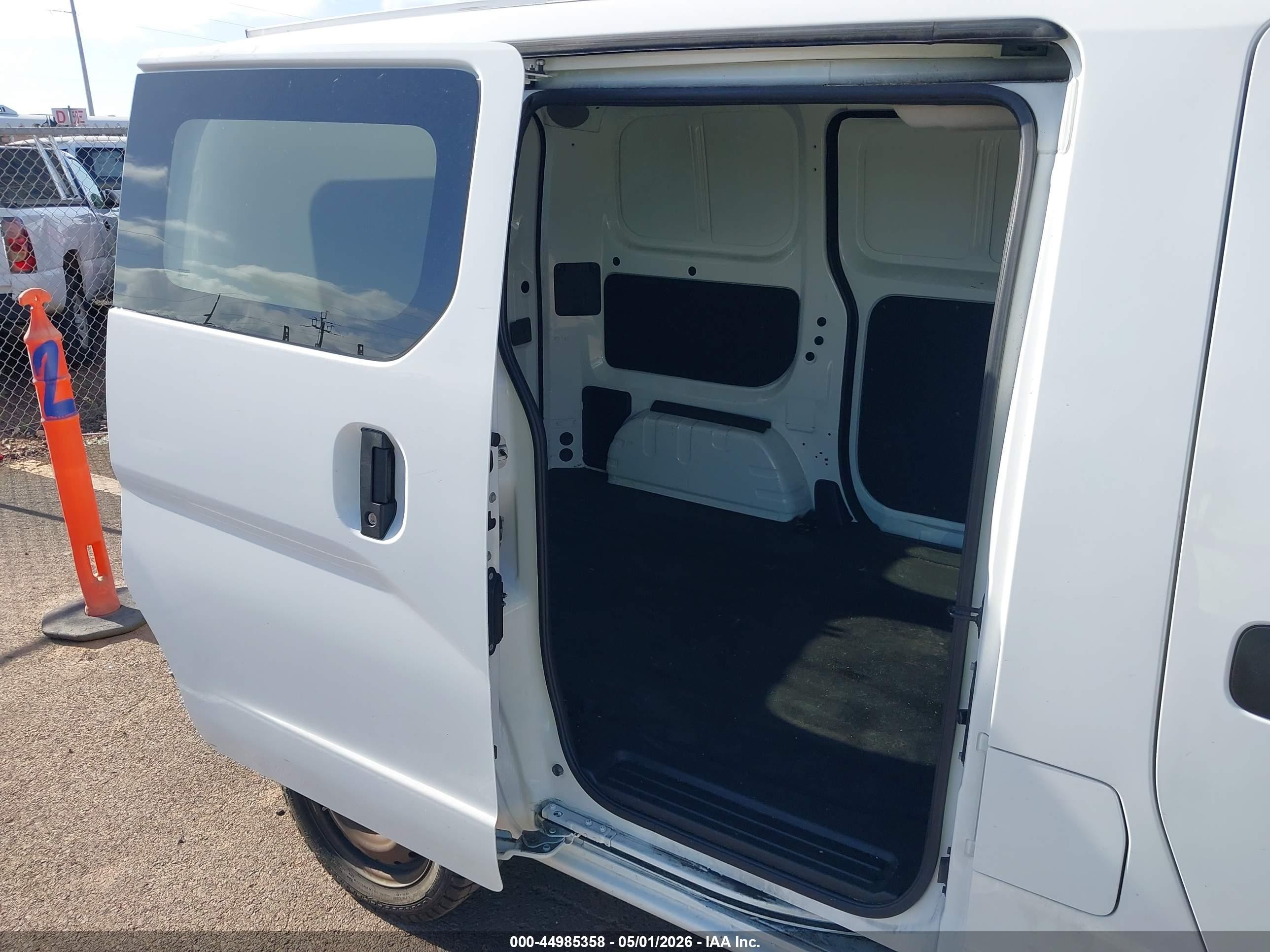 2015 Nissan Nv200 Sv White vin: 3N6CM0KN0FK705163