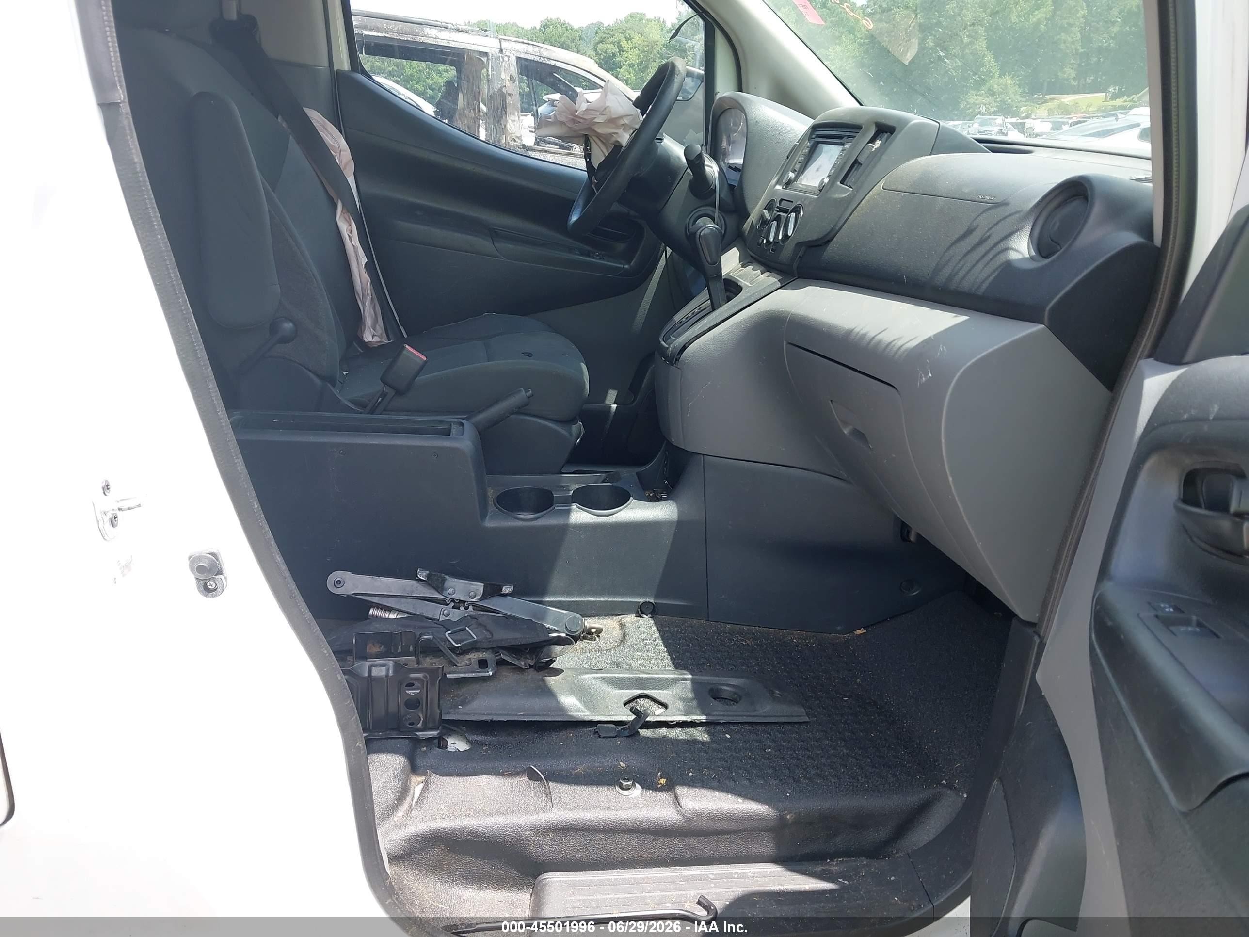 2015 Nissan Nv200 Sv Белый vin: 3N6CM0KN0FK720133