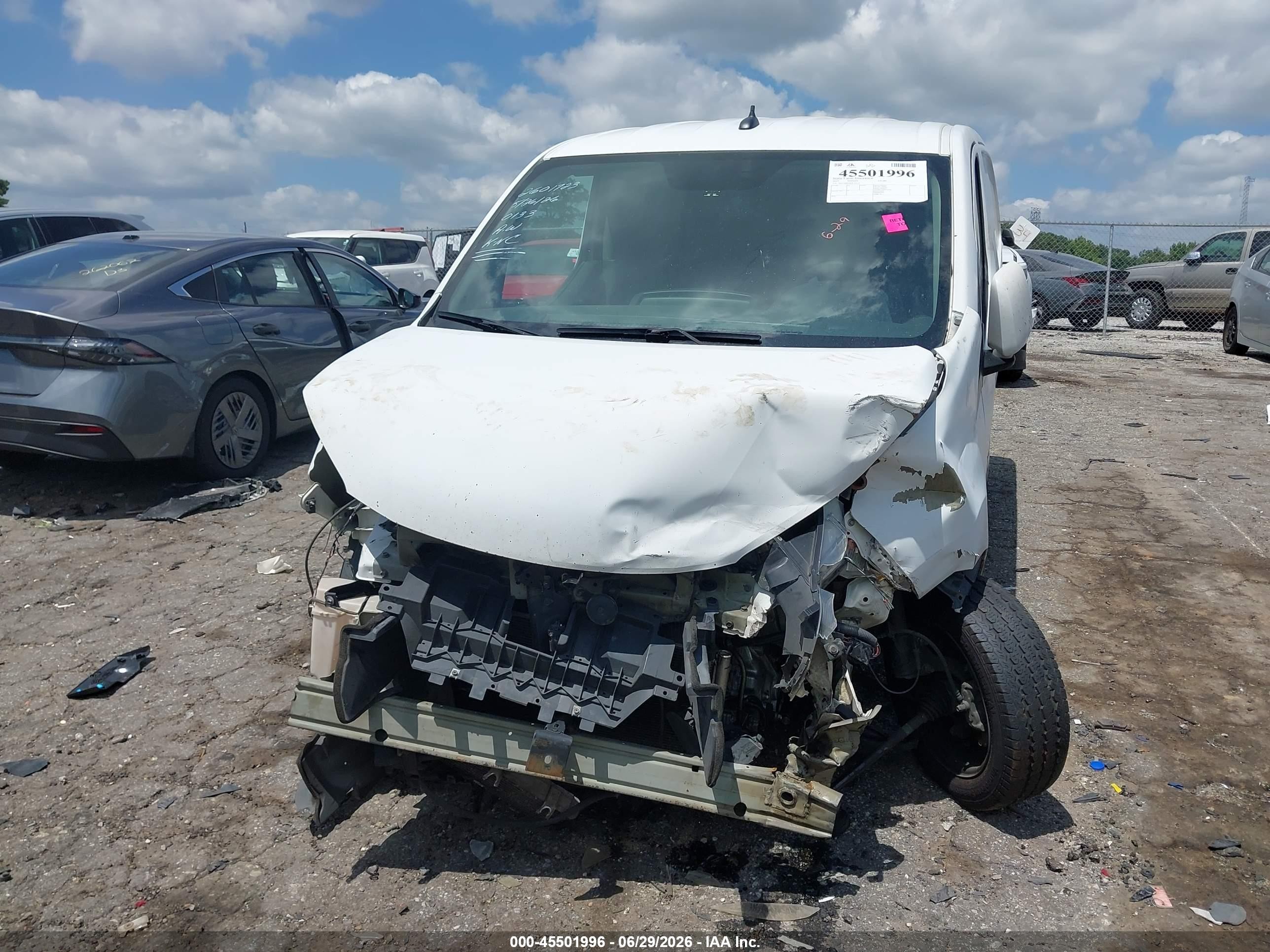 2015 Nissan Nv200 Sv Белый vin: 3N6CM0KN0FK720133