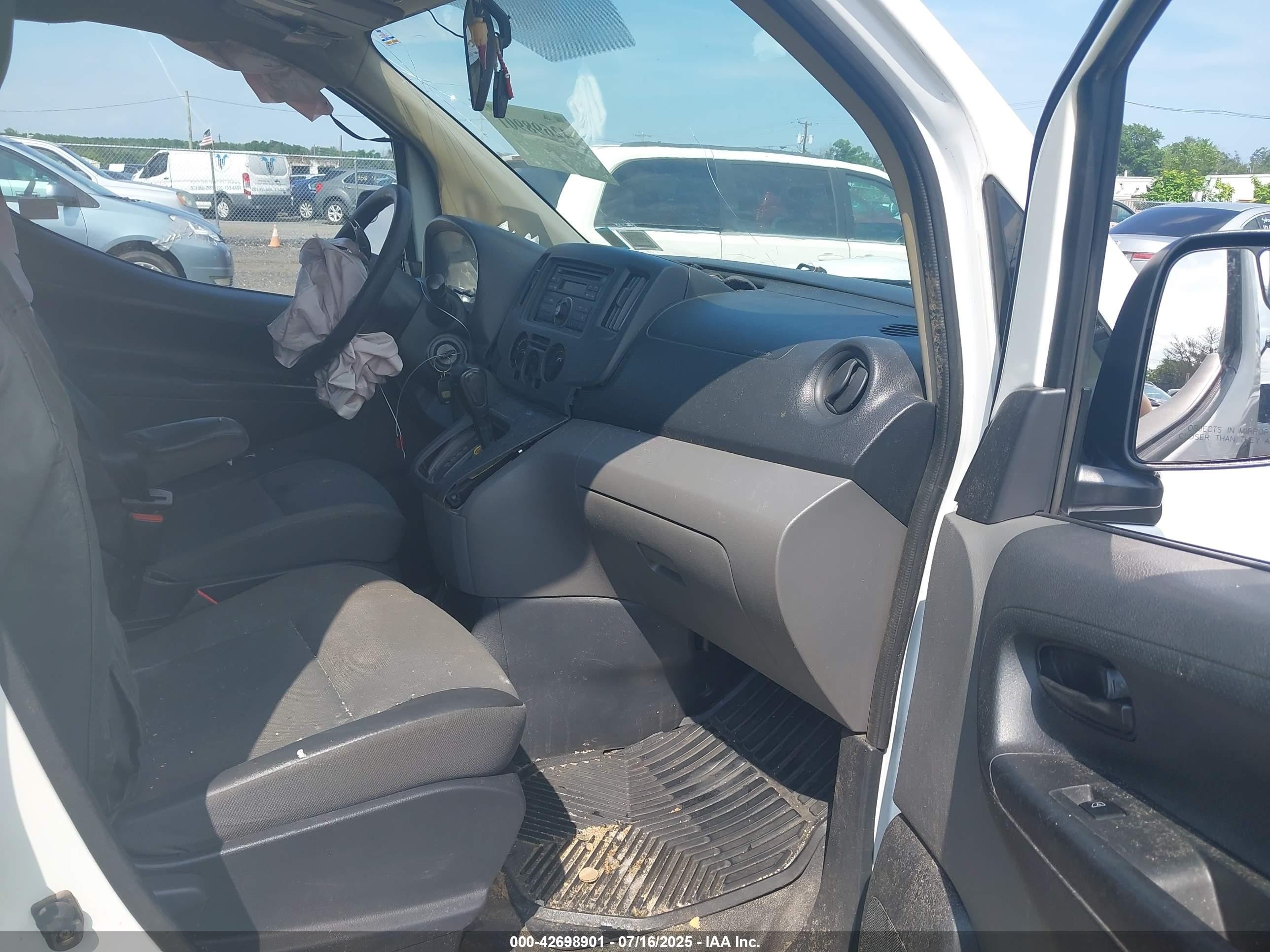 2015 Nissan Nv200 S White vin: 3N6CM0KN1FK729519