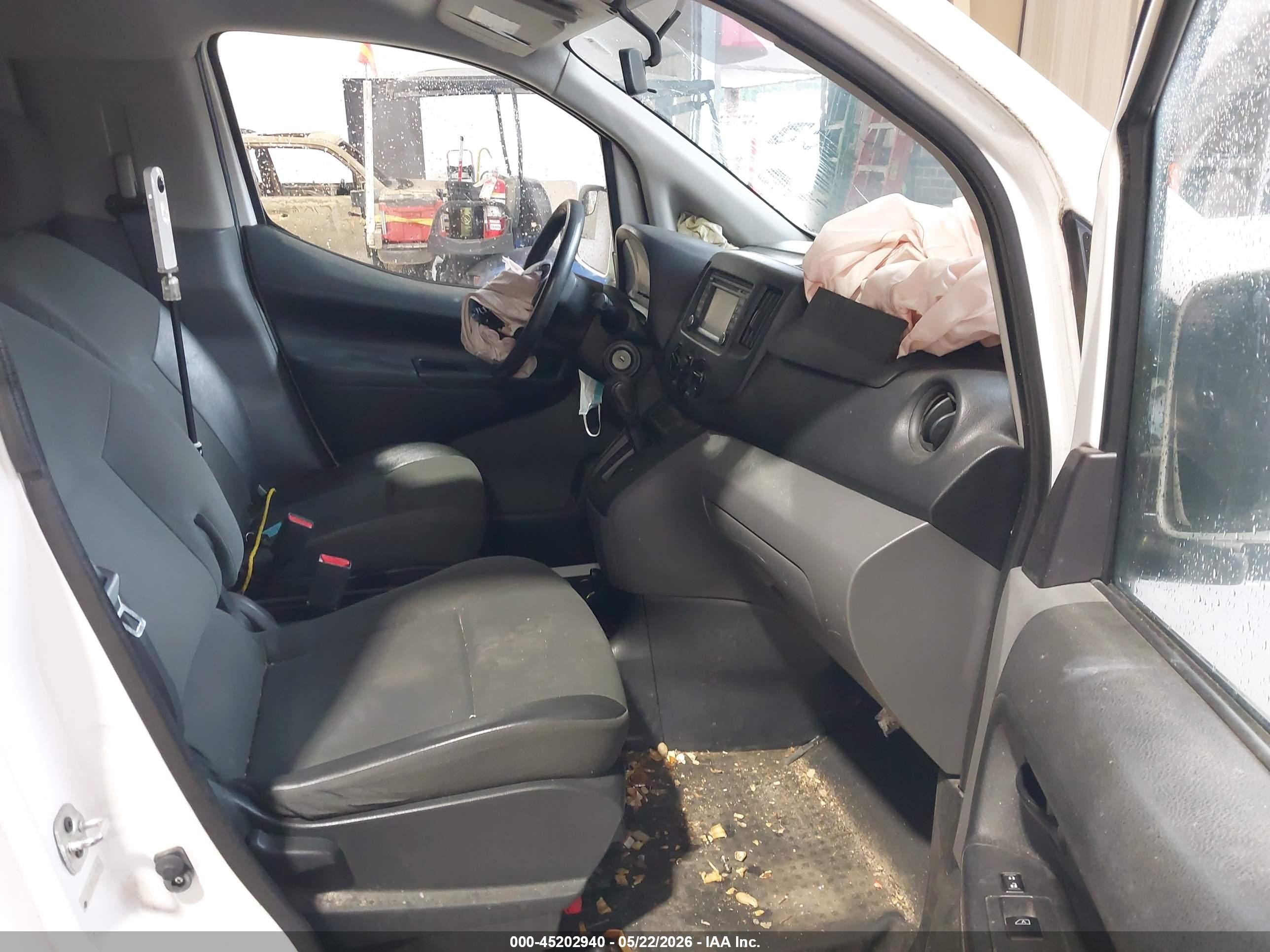 2015 Nissan Nv200 Sv White vin: 3N6CM0KN2FK708176