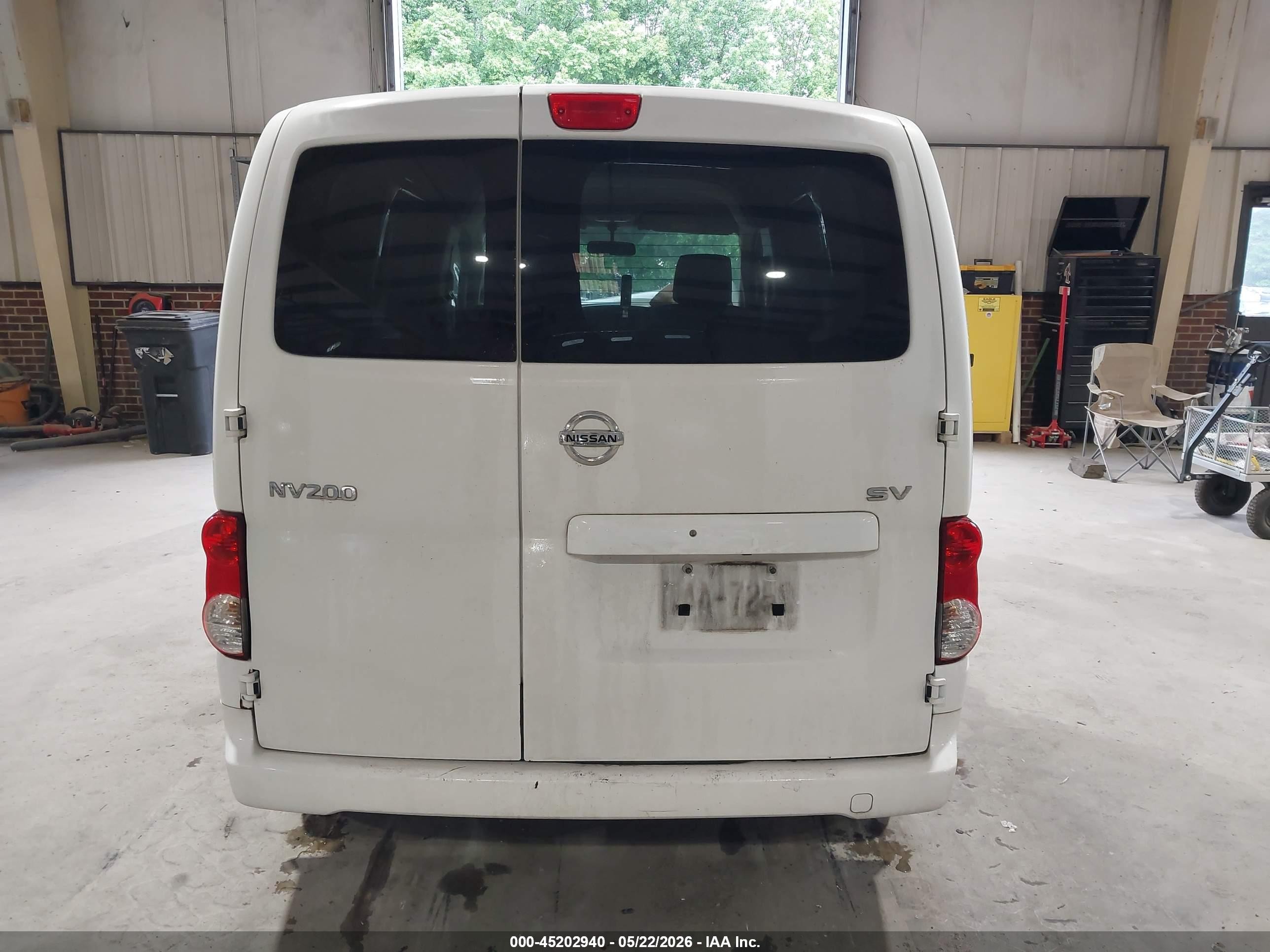 2015 Nissan Nv200 Sv White vin: 3N6CM0KN2FK708176