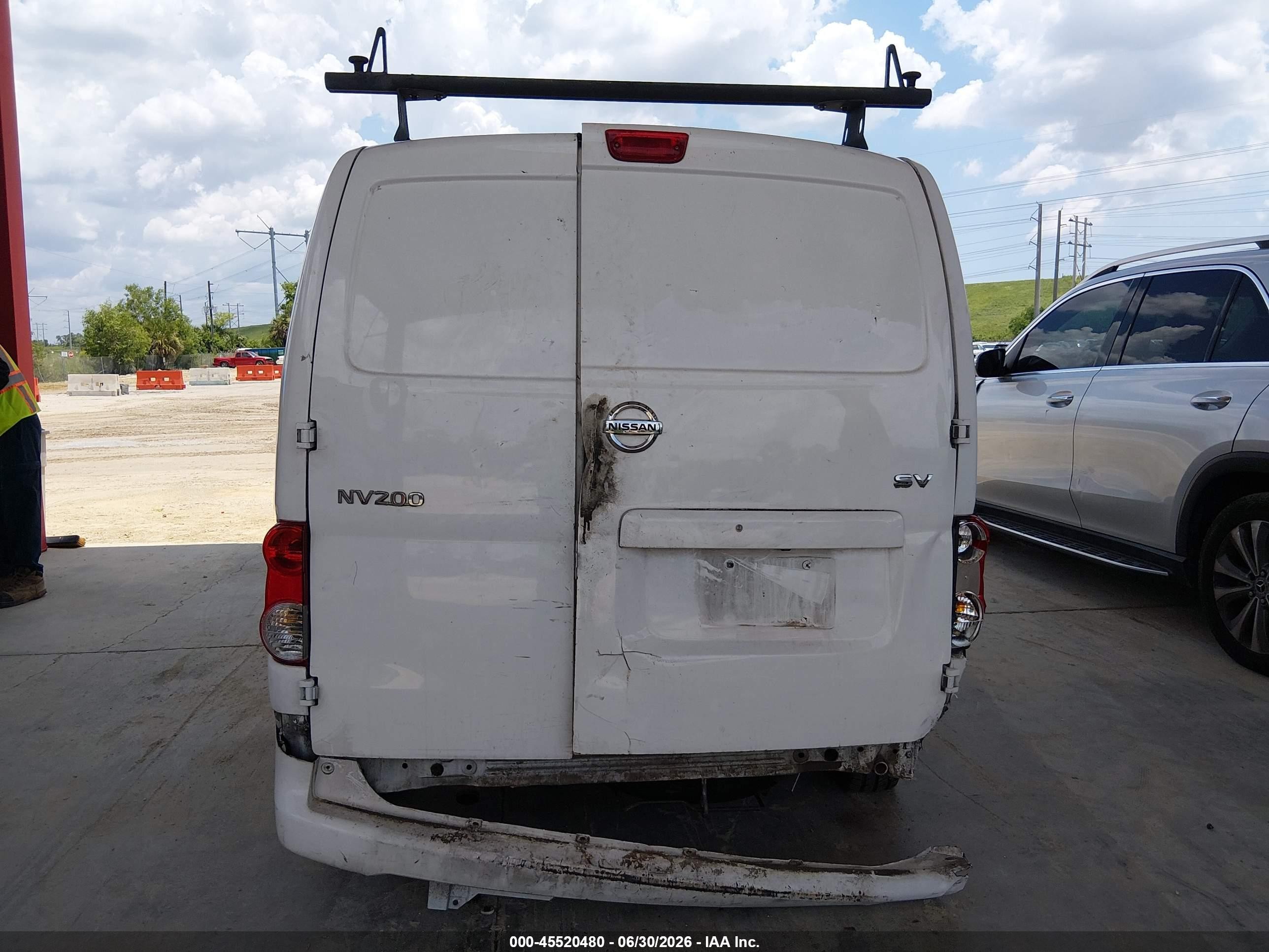 2015 Nissan Nv200 Sv White vin: 3N6CM0KN3FK716934