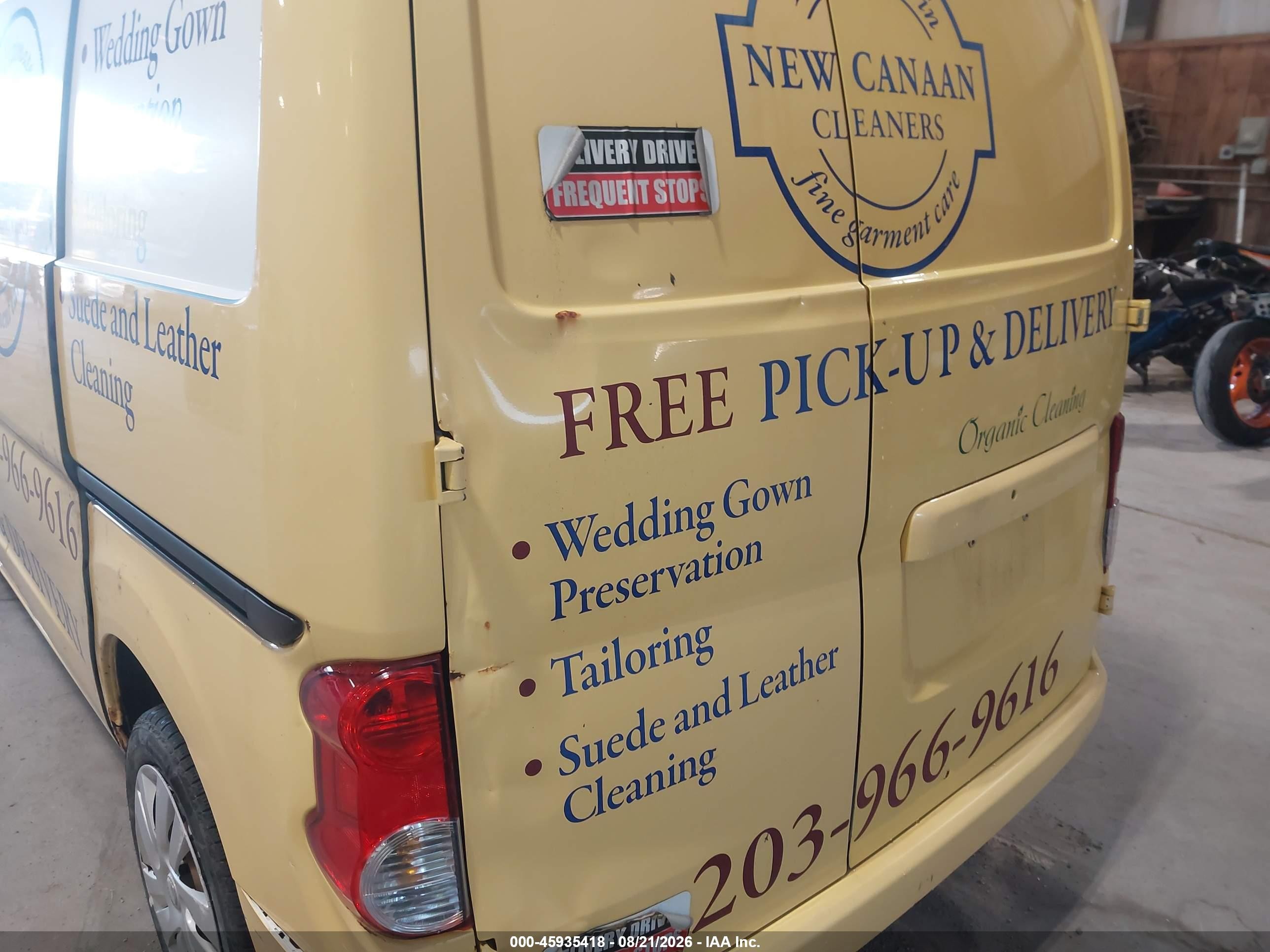 2015 Nissan Nv200 Sv Yellow vin: 3N6CM0KN4FK702637
