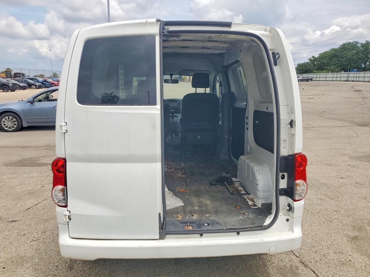2013 Nissan Nv200 2.5s/2.5sv White vin: 3N6CM0KN5DK696571