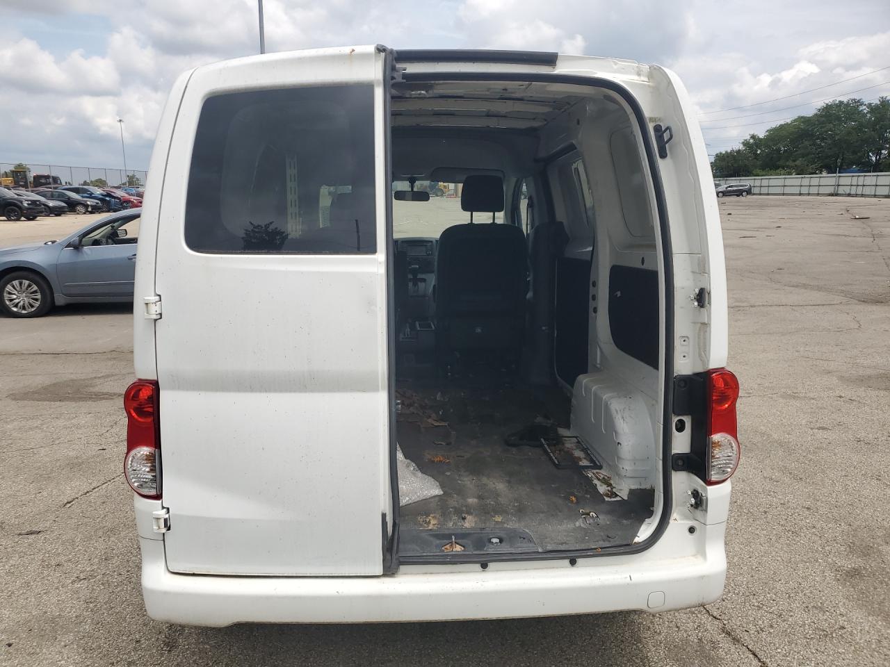 2013 Nissan Nv200 2.5s/2.5sv White vin: 3N6CM0KN5DK696571 Damage: Rear Bumper/Cover, Scraped, 1 To 2 Inches