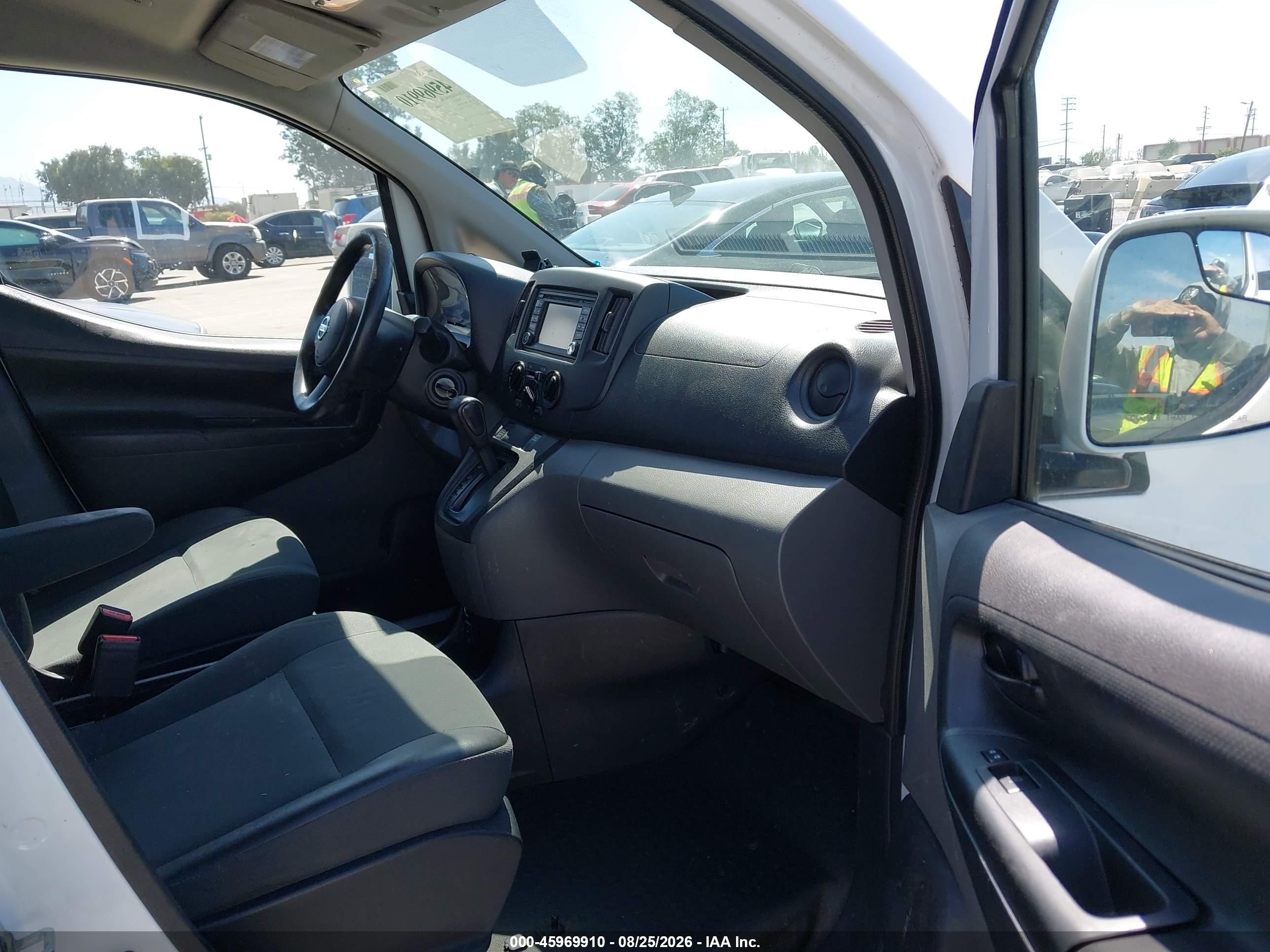 2015 Nissan Nv200 Sv White vin: 3N6CM0KN5FK698601