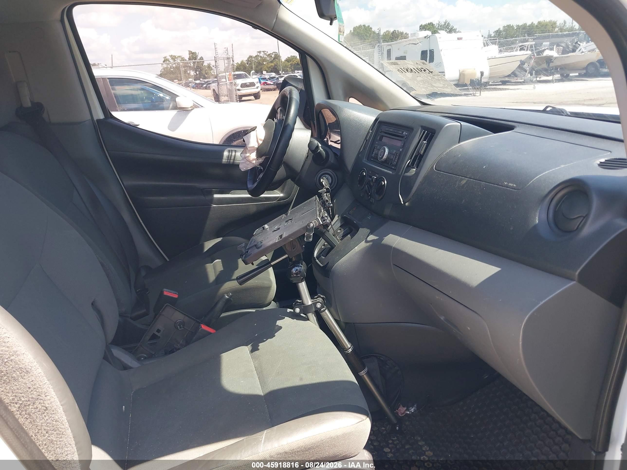 2015 Nissan Nv200 S Белый vin: 3N6CM0KN6FK734179