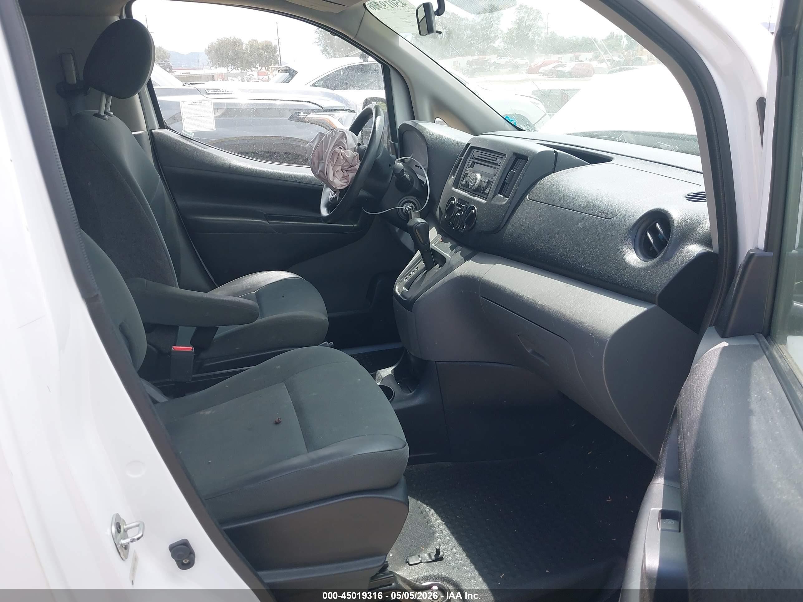 2015 Nissan Nv200 S/sv Белый vin: 3N6CM0KN6FK735087