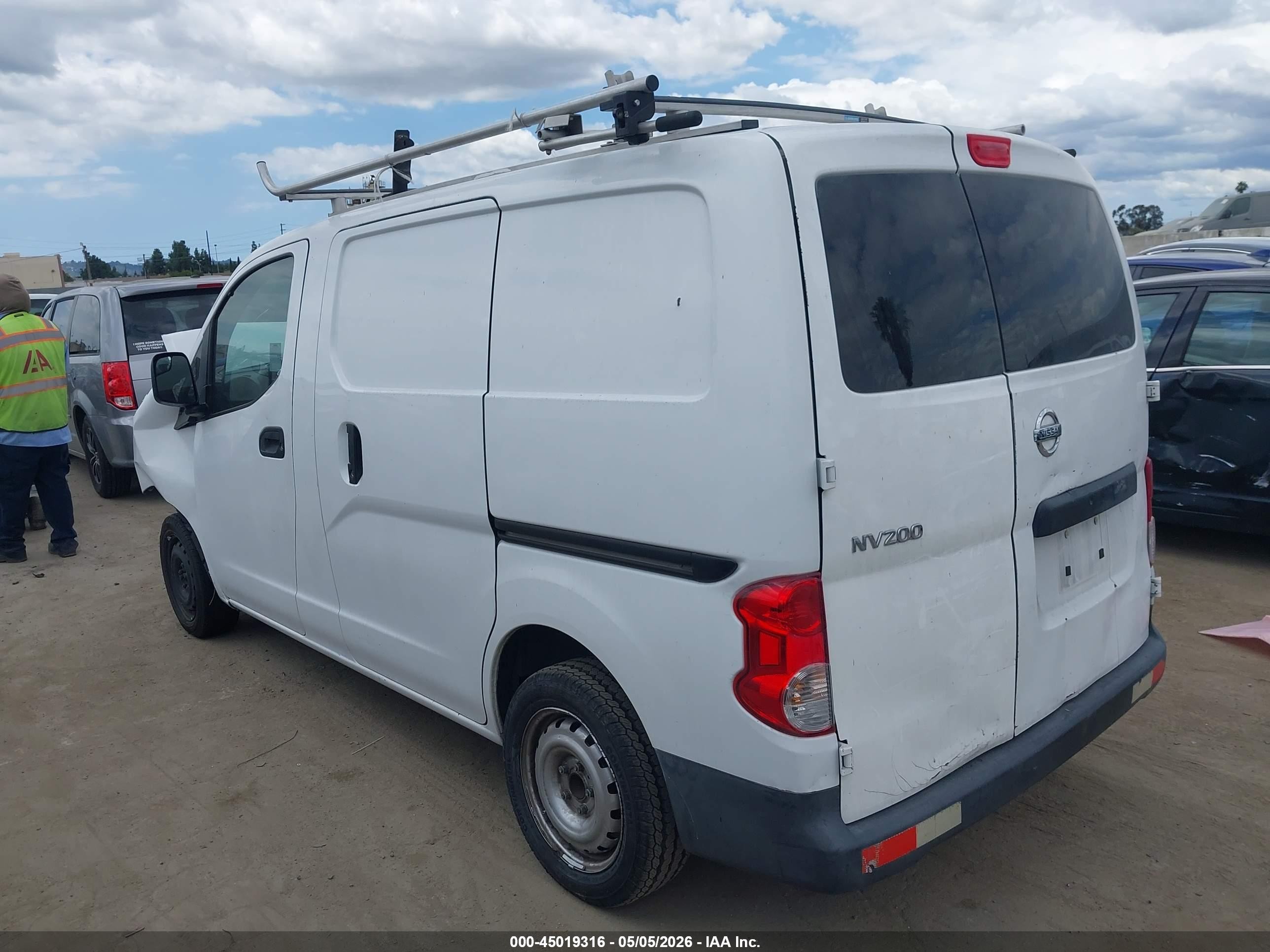 2015 Nissan Nv200 S/sv Белый vin: 3N6CM0KN6FK735087