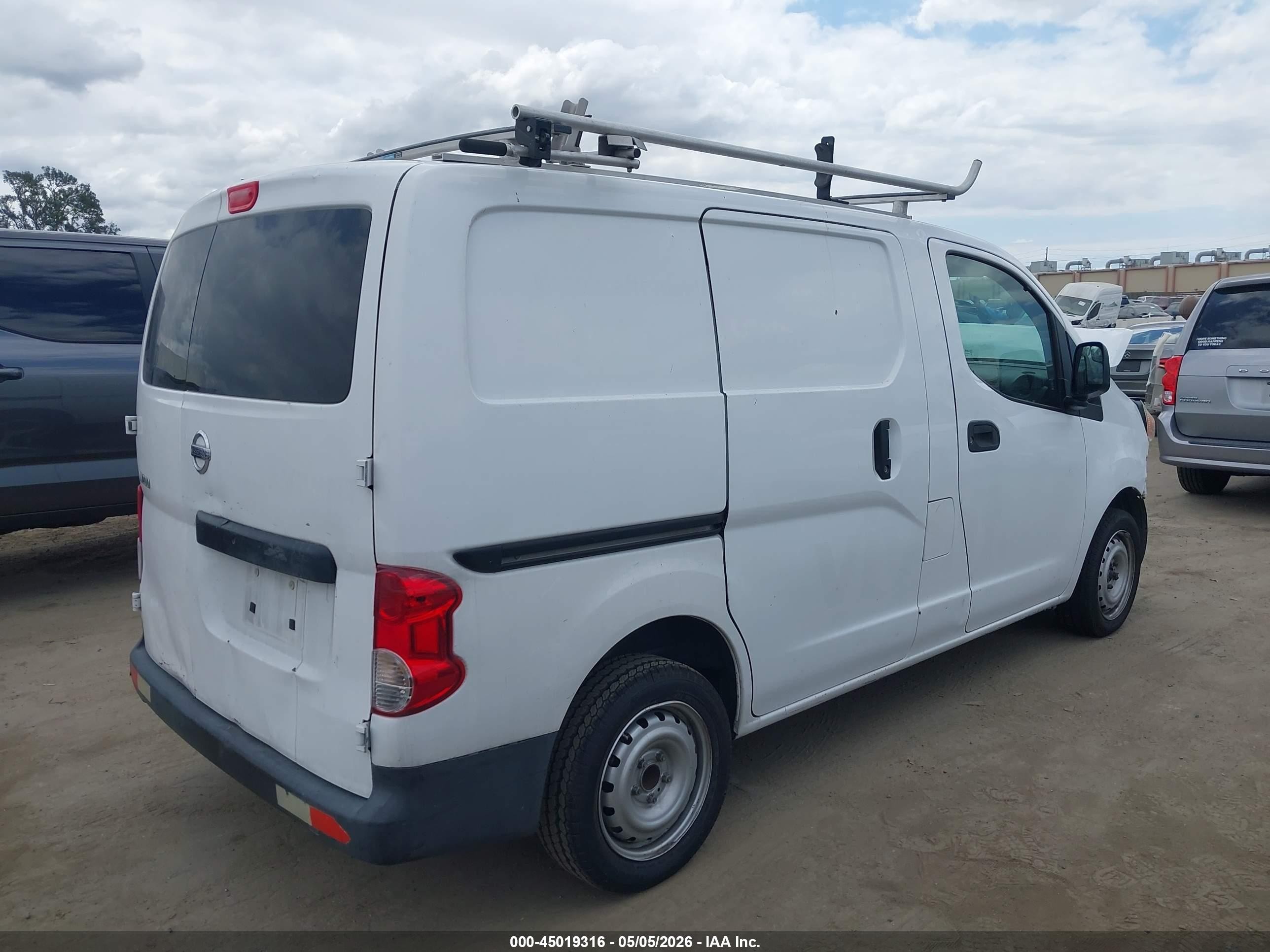 2015 Nissan Nv200 S/sv Белый vin: 3N6CM0KN6FK735087