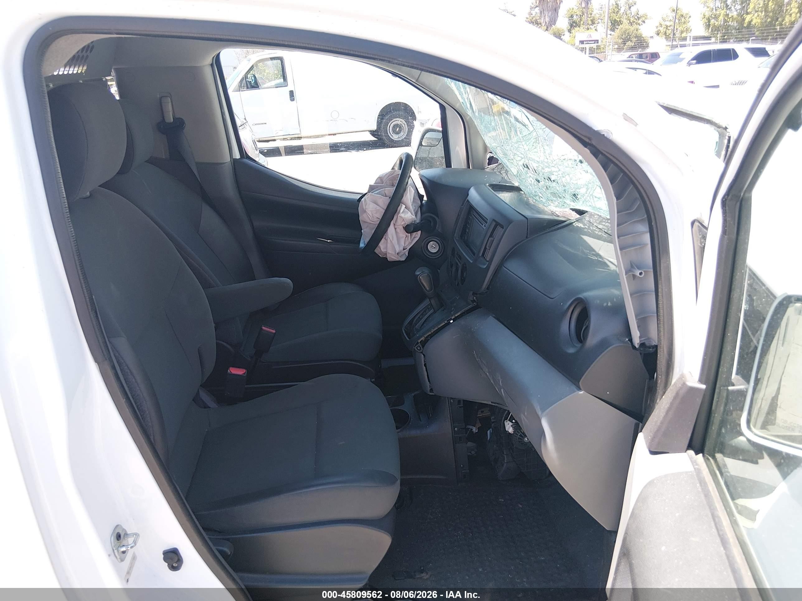 2015 Nissan Nv200 Sv Белый vin: 3N6CM0KN7FK715091