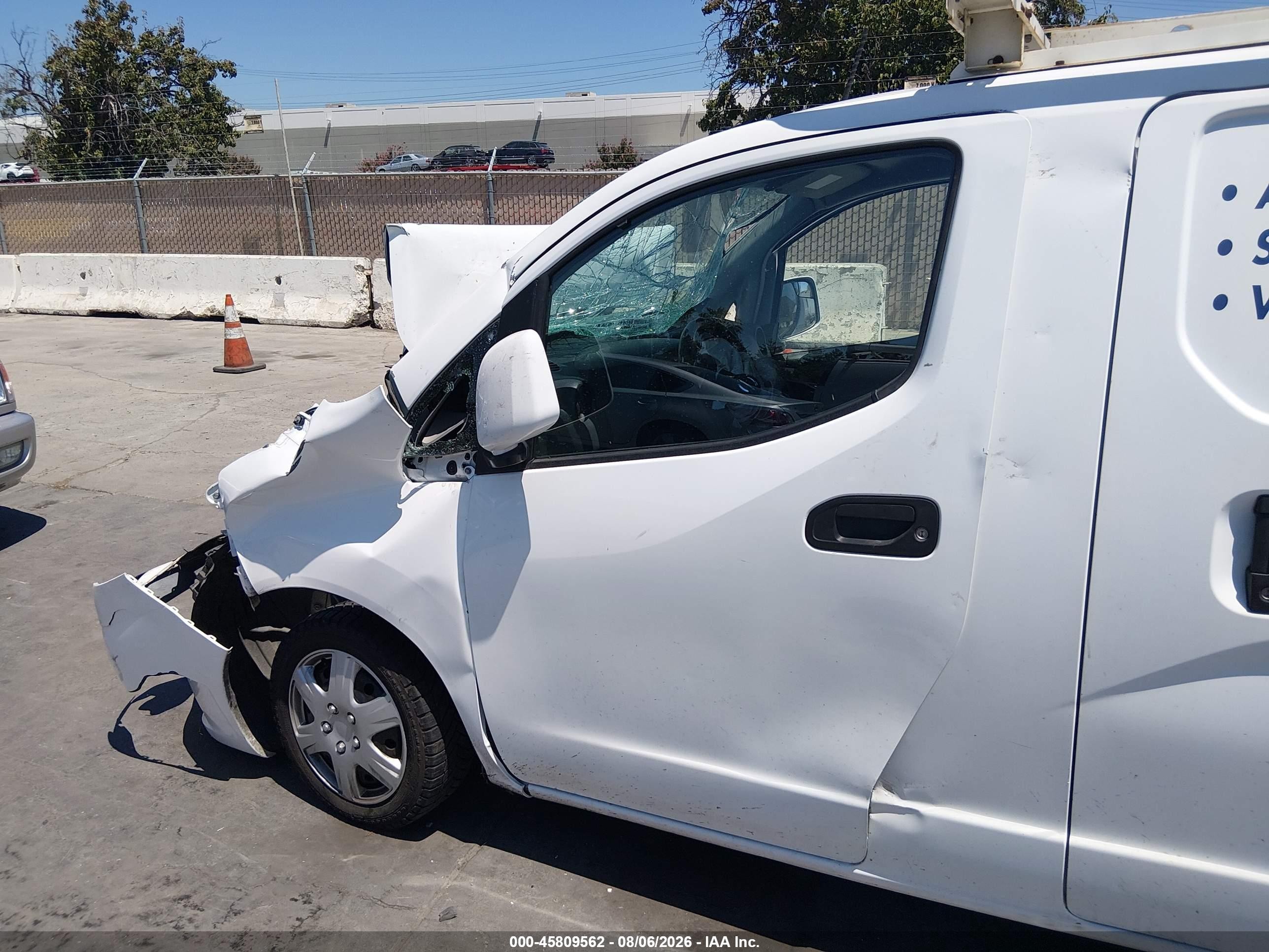 2015 Nissan Nv200 Sv Белый vin: 3N6CM0KN7FK715091
