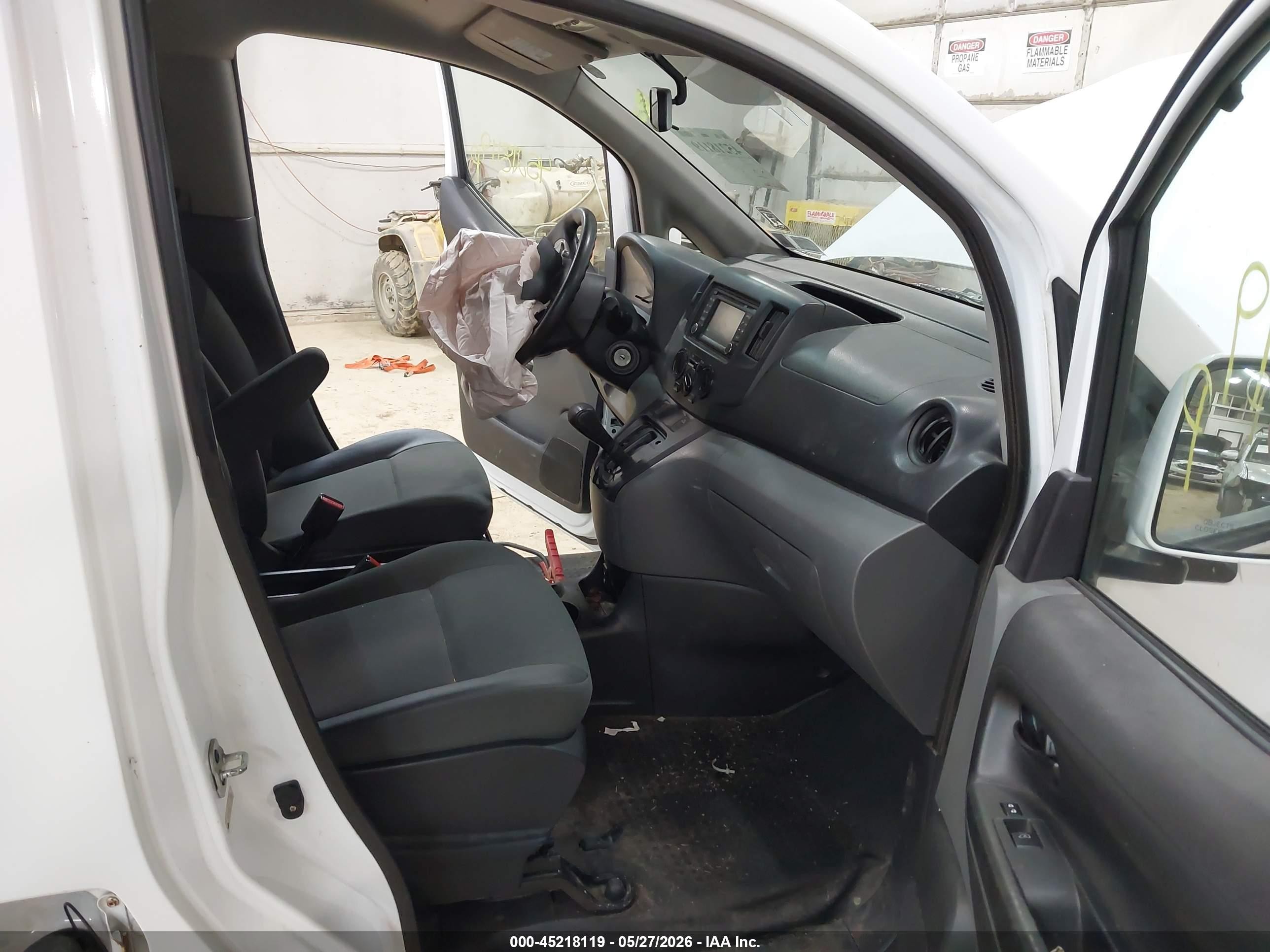 2015 Nissan Nv200 Sv White vin: 3N6CM0KN8FK703984