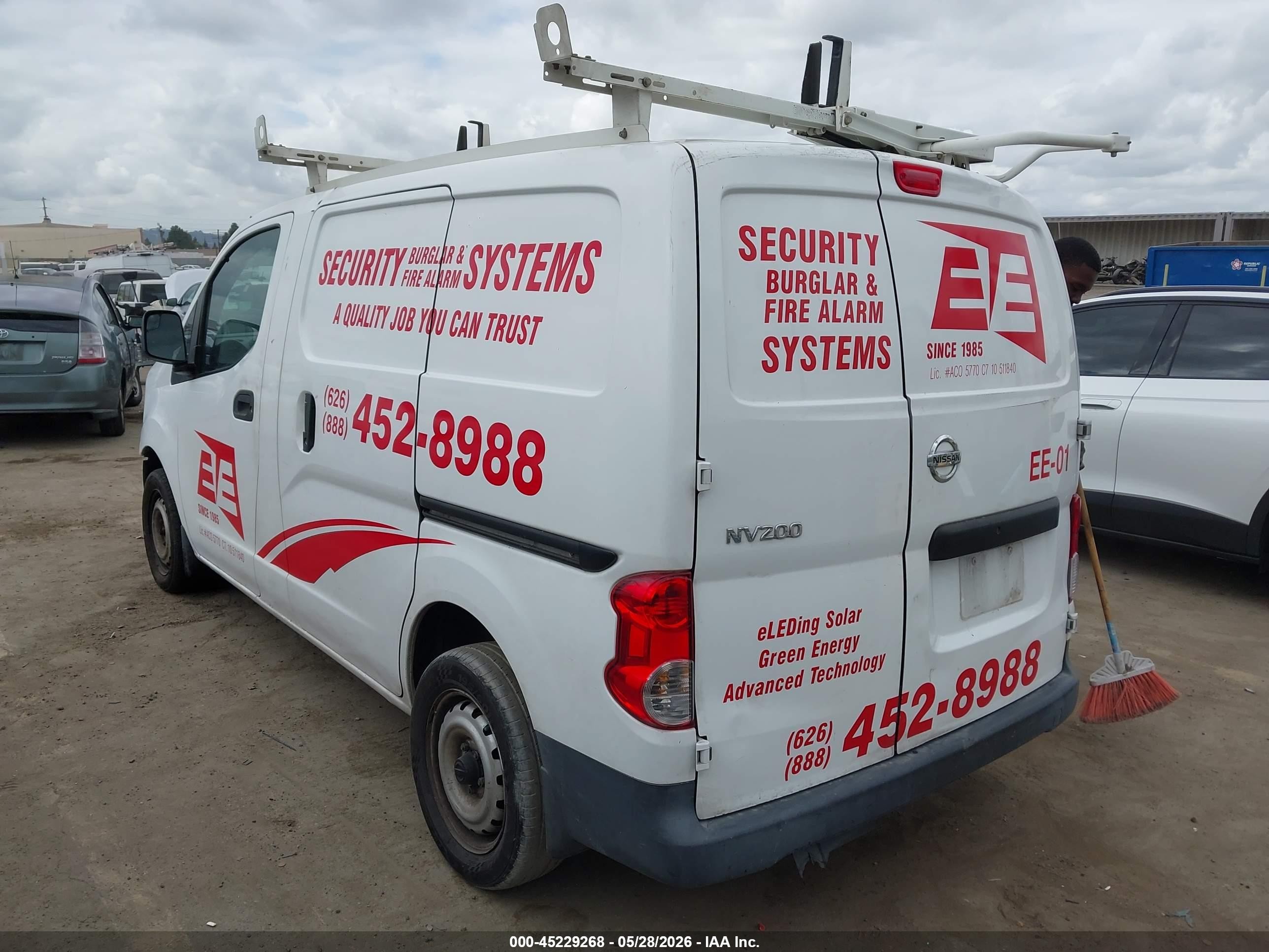 2015 Nissan Nv200 S Белый vin: 3N6CM0KN8FK705847