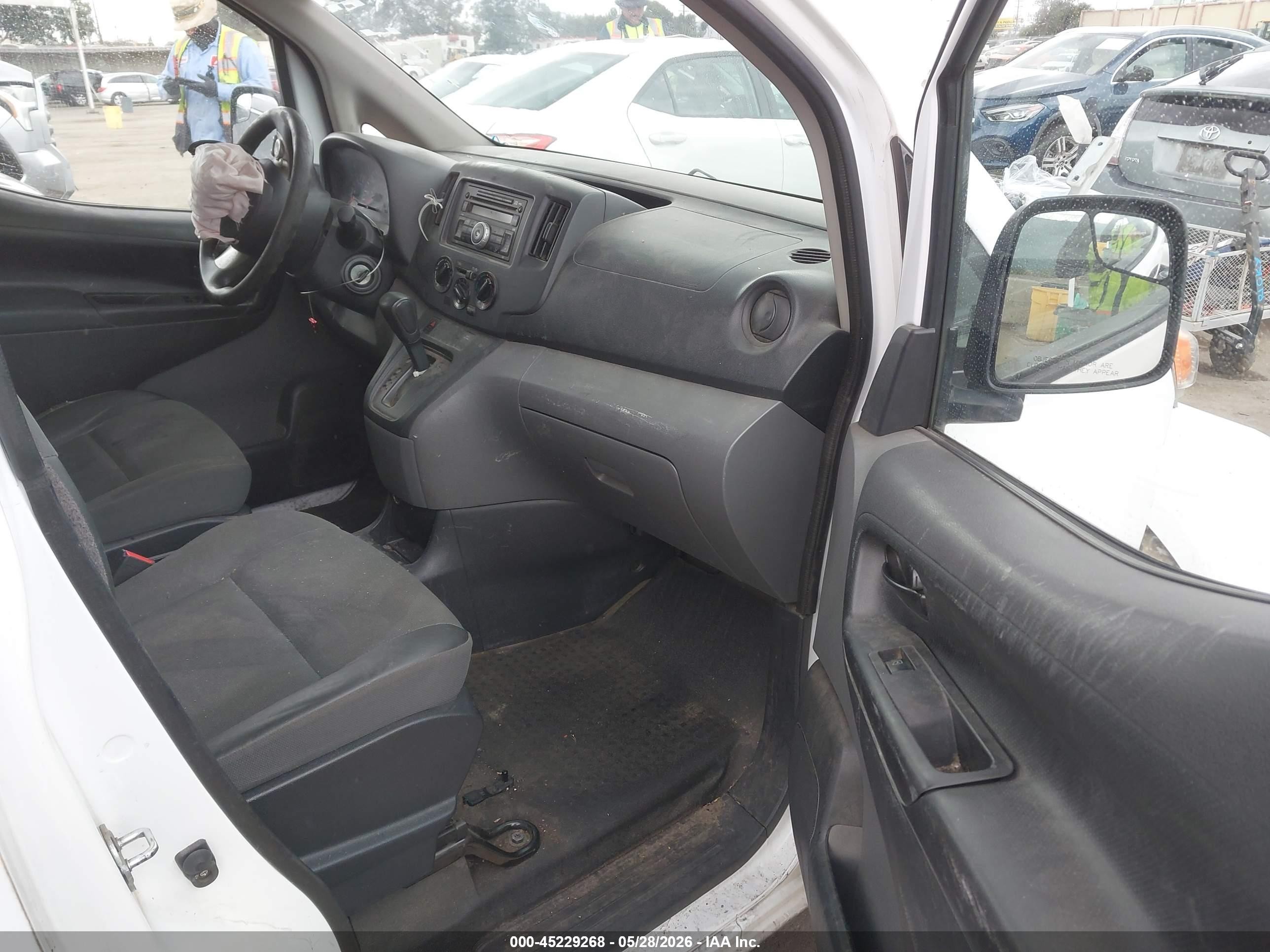 2015 Nissan Nv200 S Белый vin: 3N6CM0KN8FK705847