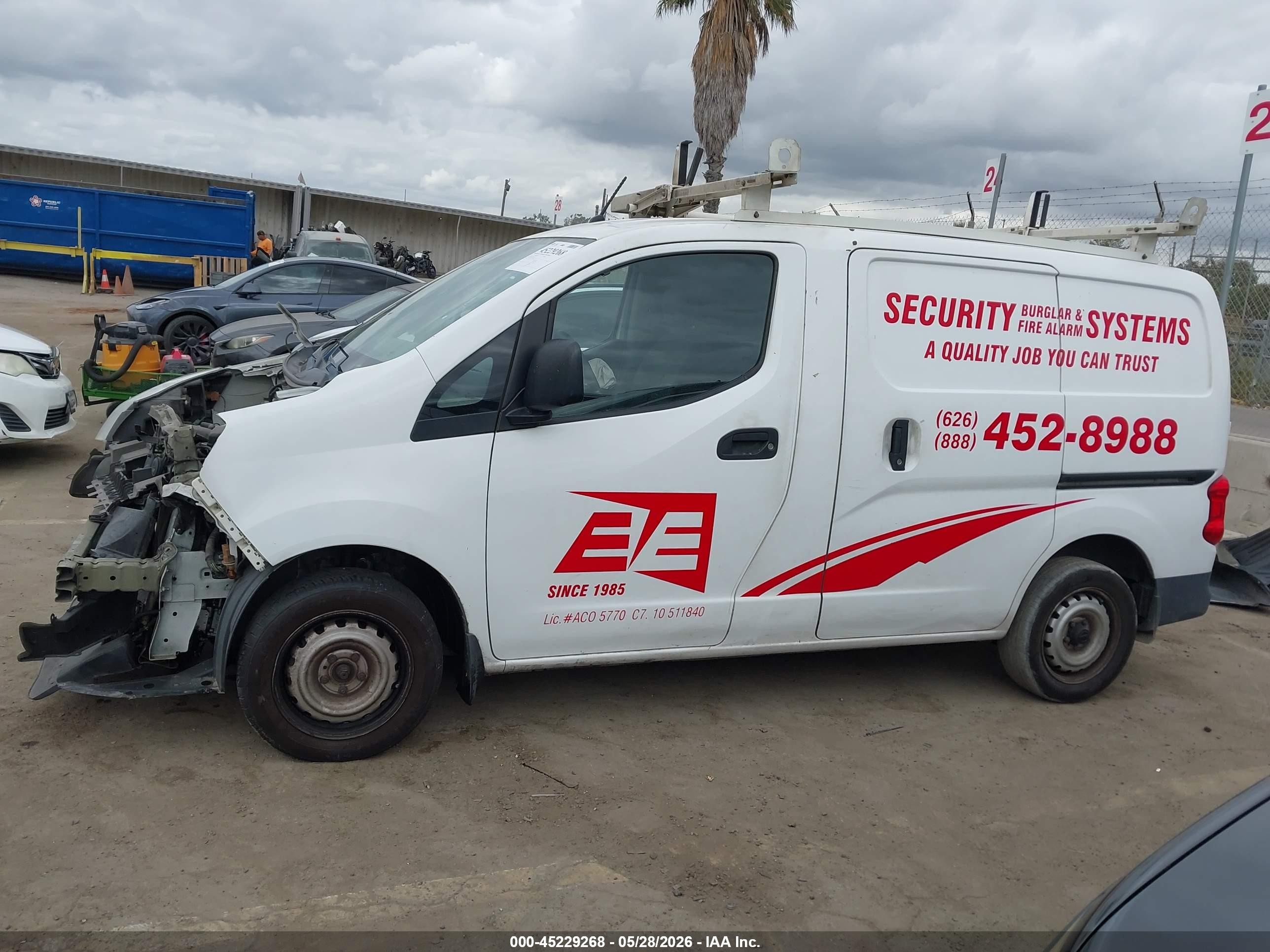 2015 Nissan Nv200 S Белый vin: 3N6CM0KN8FK705847