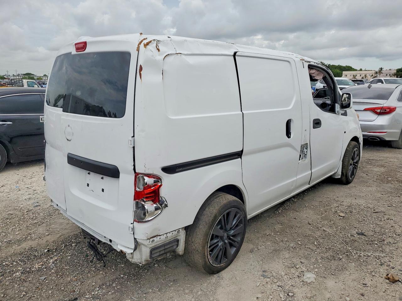 2015 Nissan Nv200 Sv White vin: 3N6CM0KN8FK706903