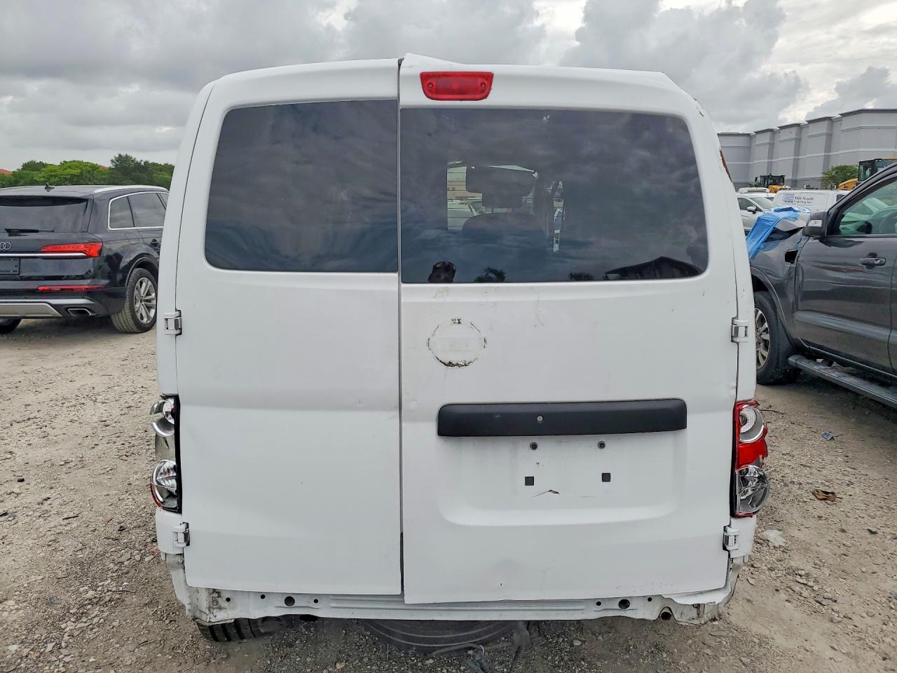 2015 Nissan Nv200 Sv White vin: 3N6CM0KN8FK706903