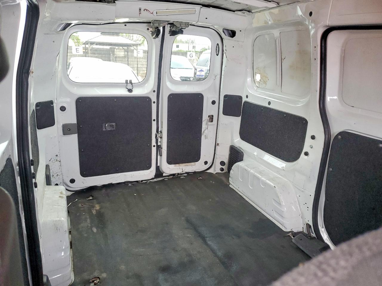 2015 Nissan Nv200 Sv White vin: 3N6CM0KN8FK706903