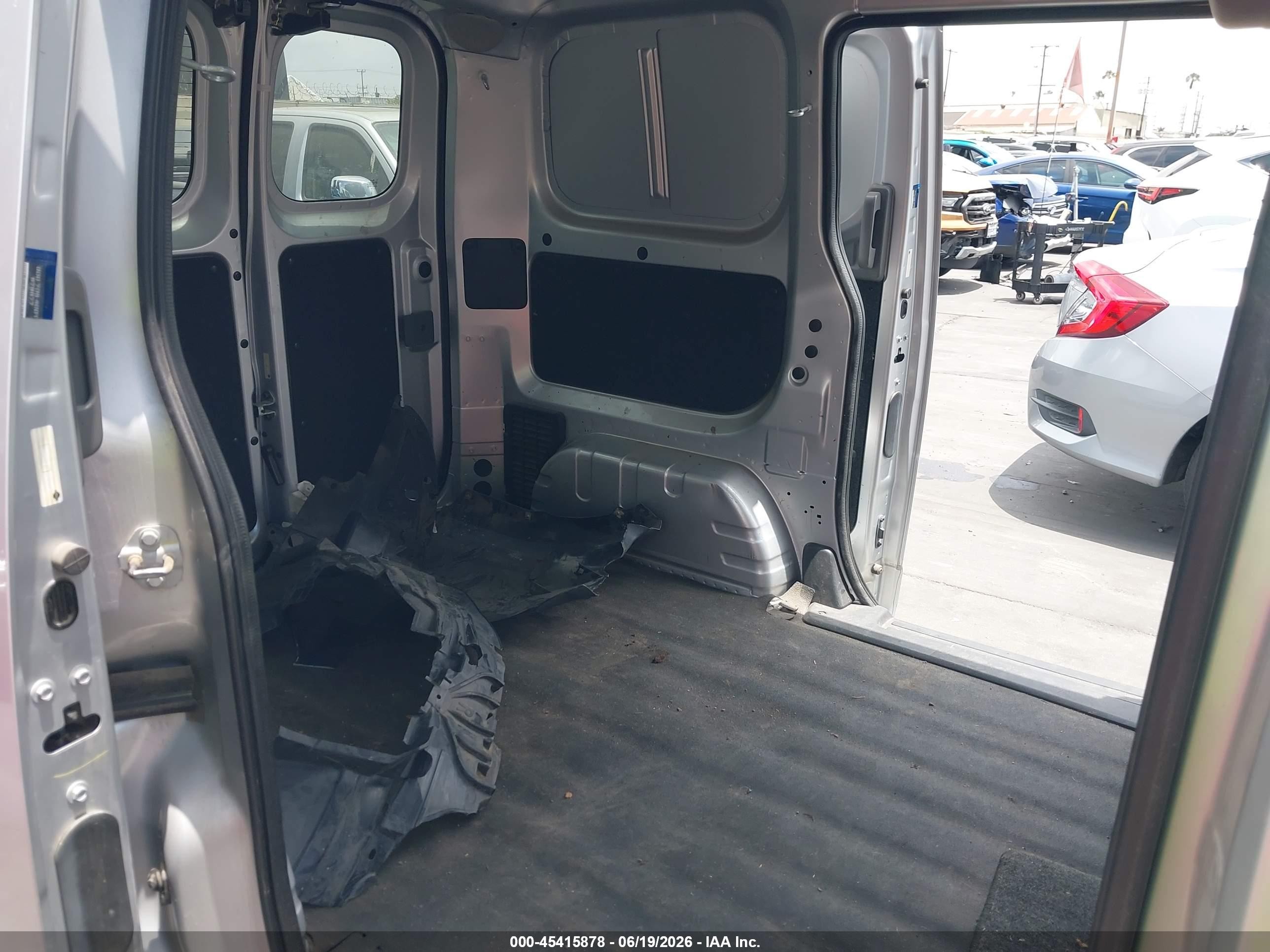 2015 Nissan Nv200 S Silver vin: 3N6CM0KN8FK716203