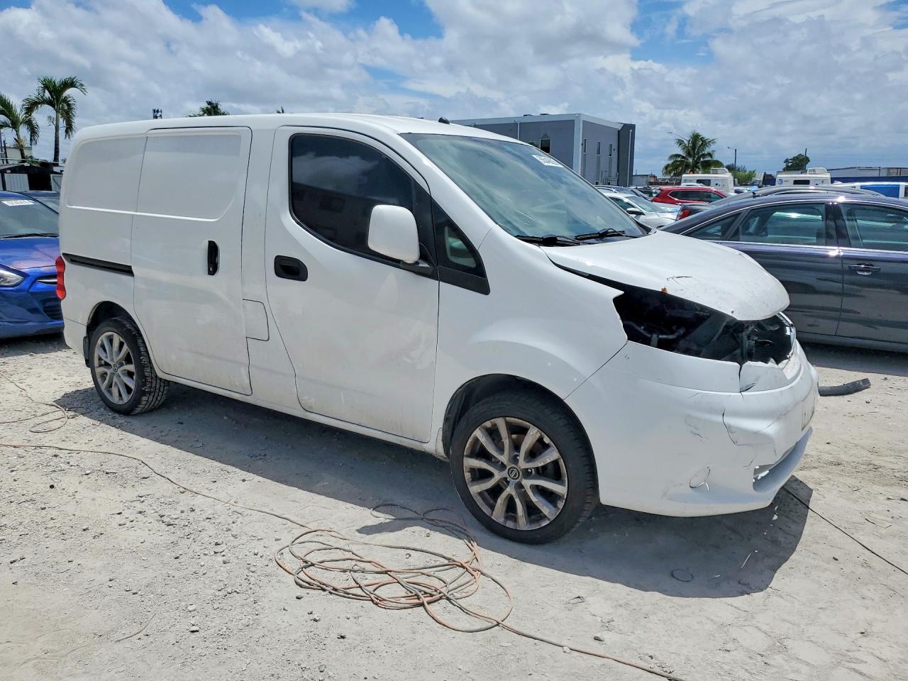 2015 Nissan Nv200 Sv White vin: 3N6CM0KN8FK735995