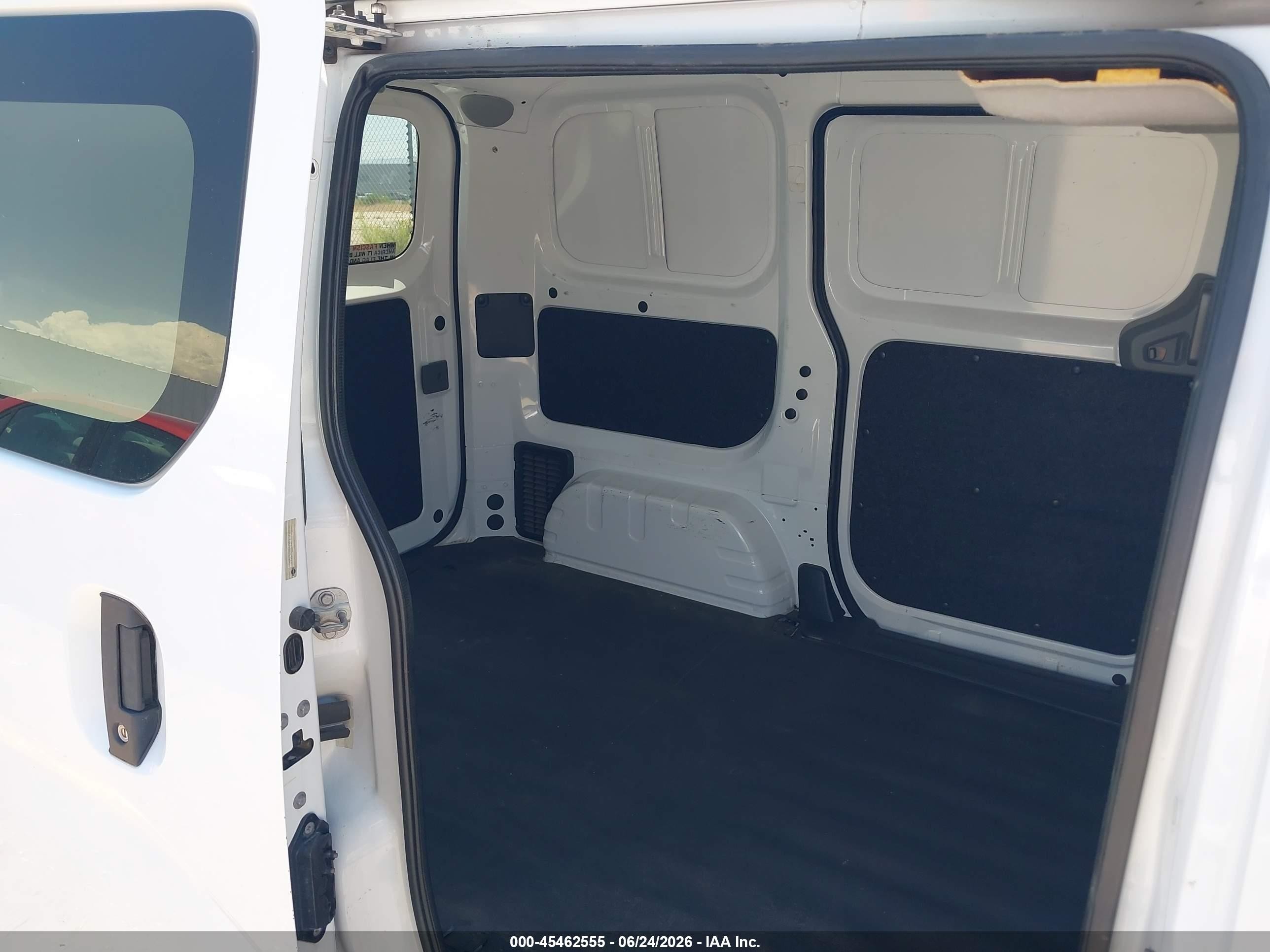 2015 Nissan Nv200 Sv White vin: 3N6CM0KN9FK706943