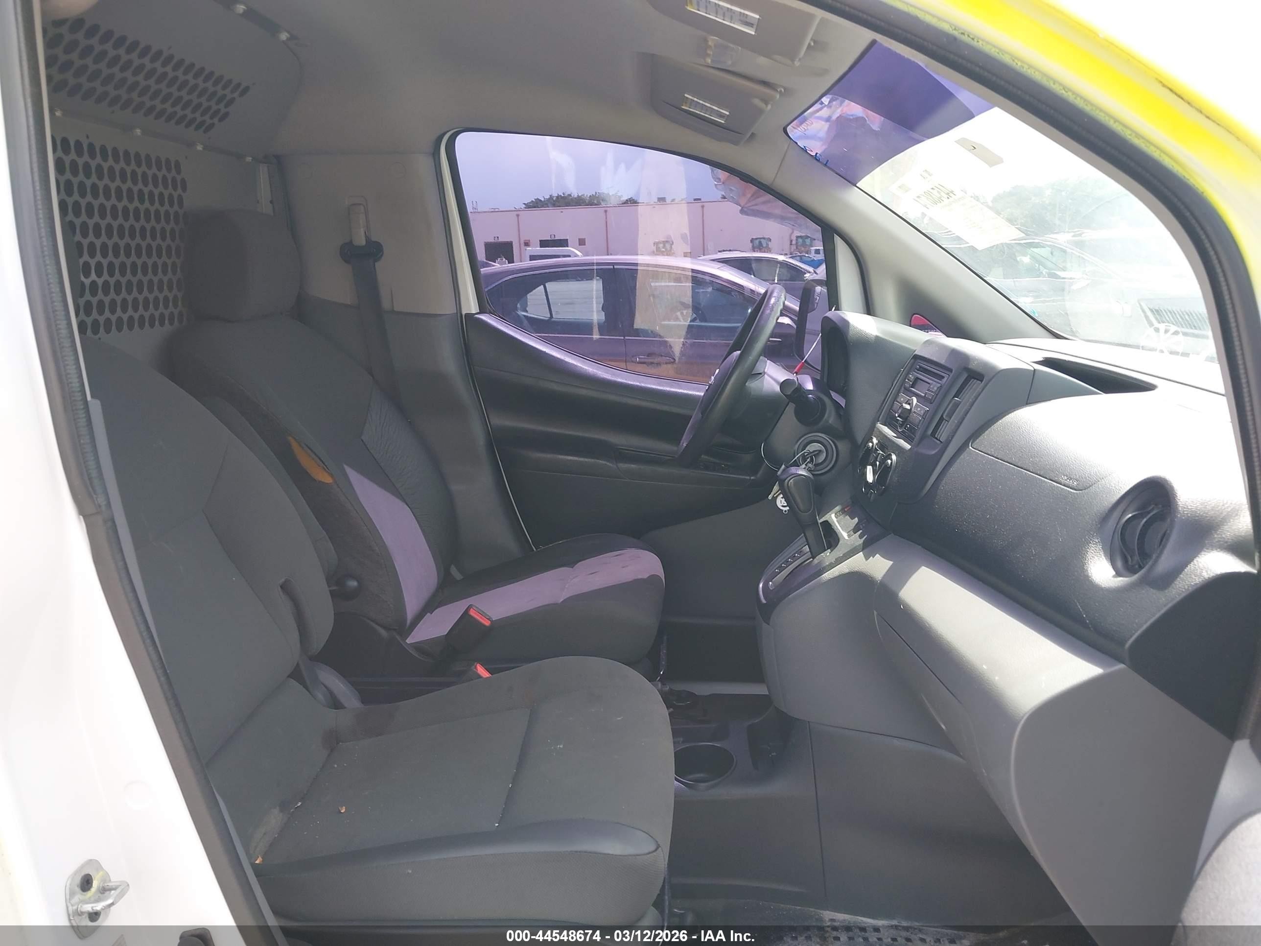 2015 Nissan Nv200 S/sv Желтый vin: 3N6CM0KN9FK712533
