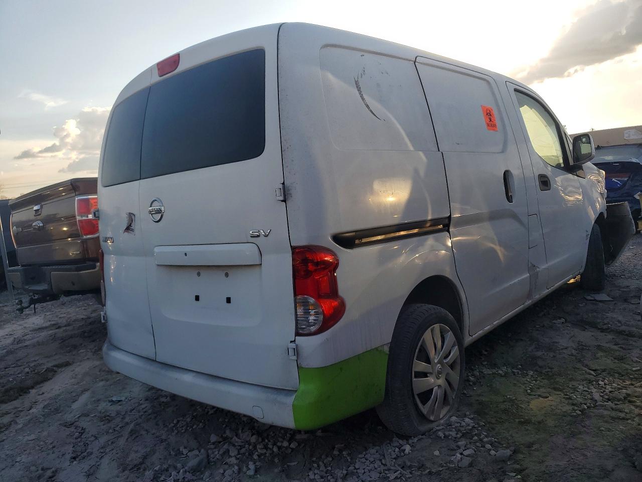 2015 Nissan Nv200 Sv White vin: 3N6CM0KN9FK716520