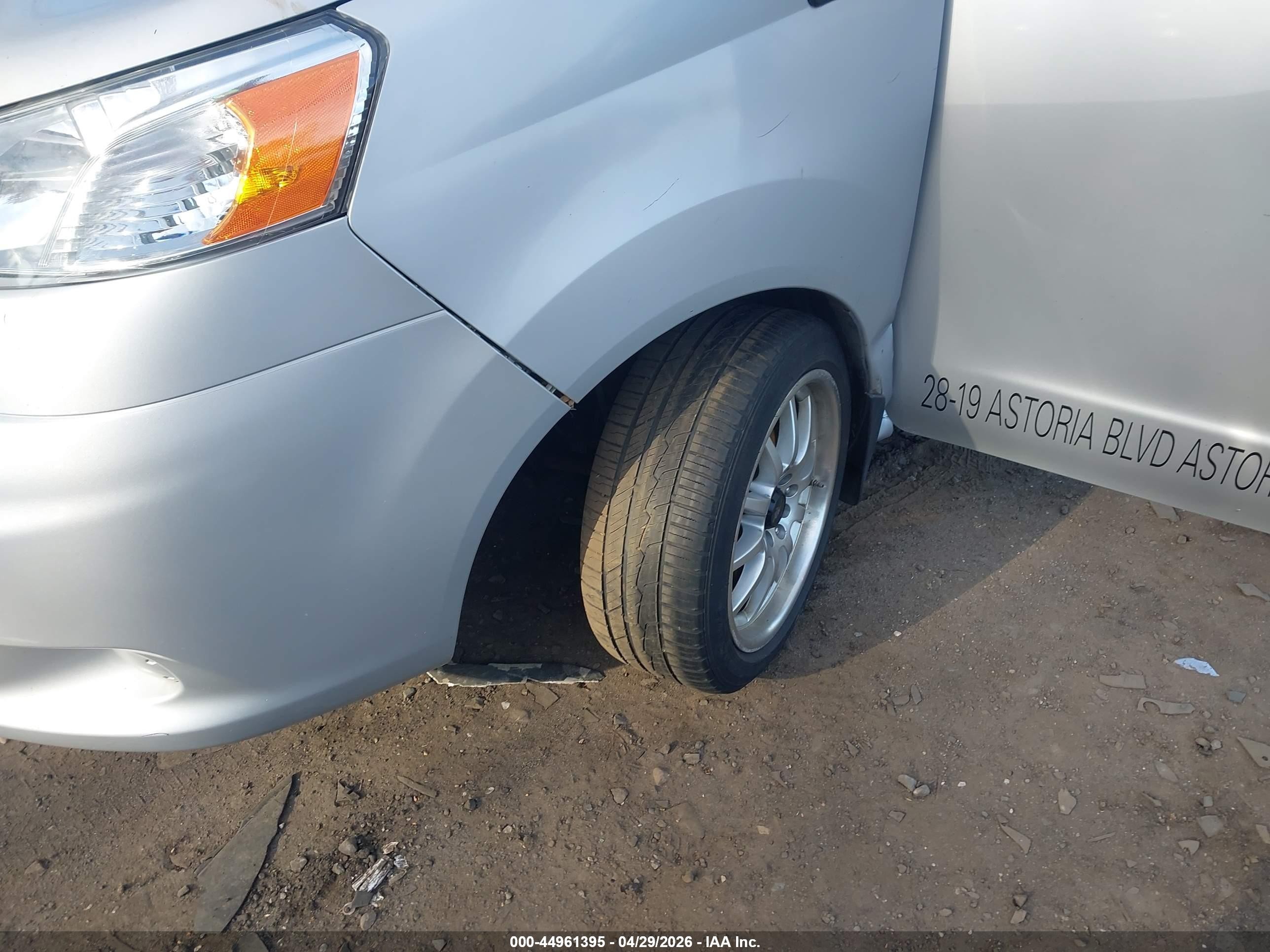 2015 Nissan Nv200 Sv Silver vin: 3N6CM0KNXFK696522