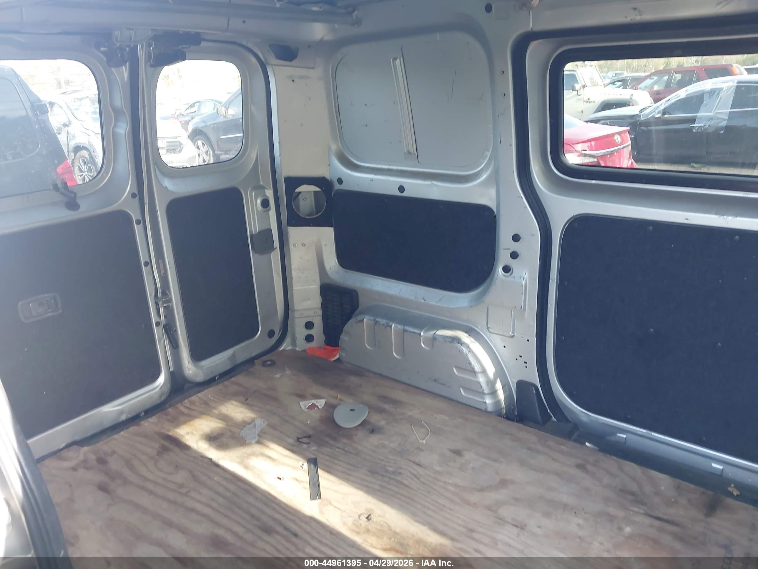 2015 Nissan Nv200 Sv Silver vin: 3N6CM0KNXFK696522