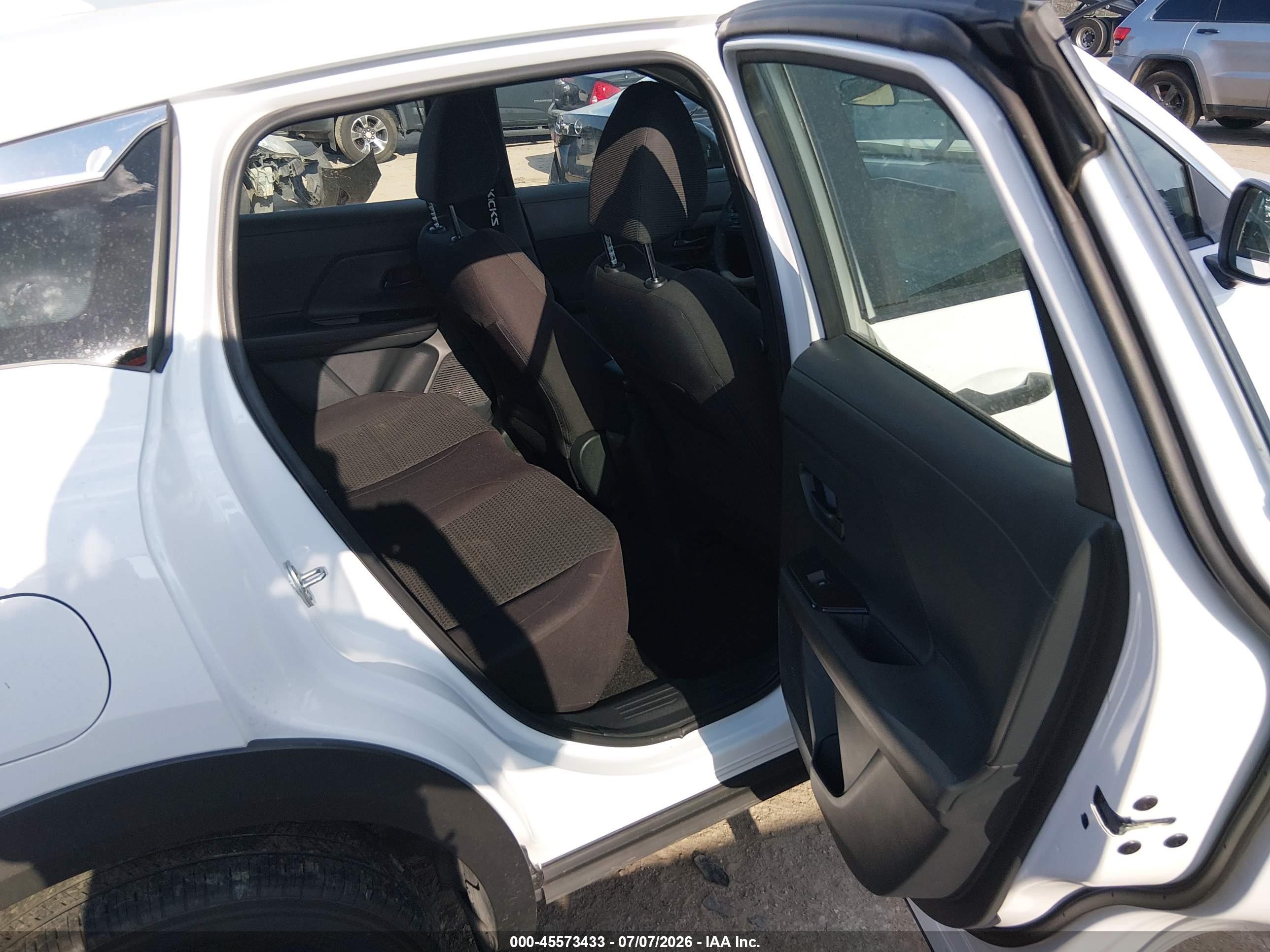 2025 Nissan Kicks S Intelligent Awd White vin: 3N8AP6BB3SL322918