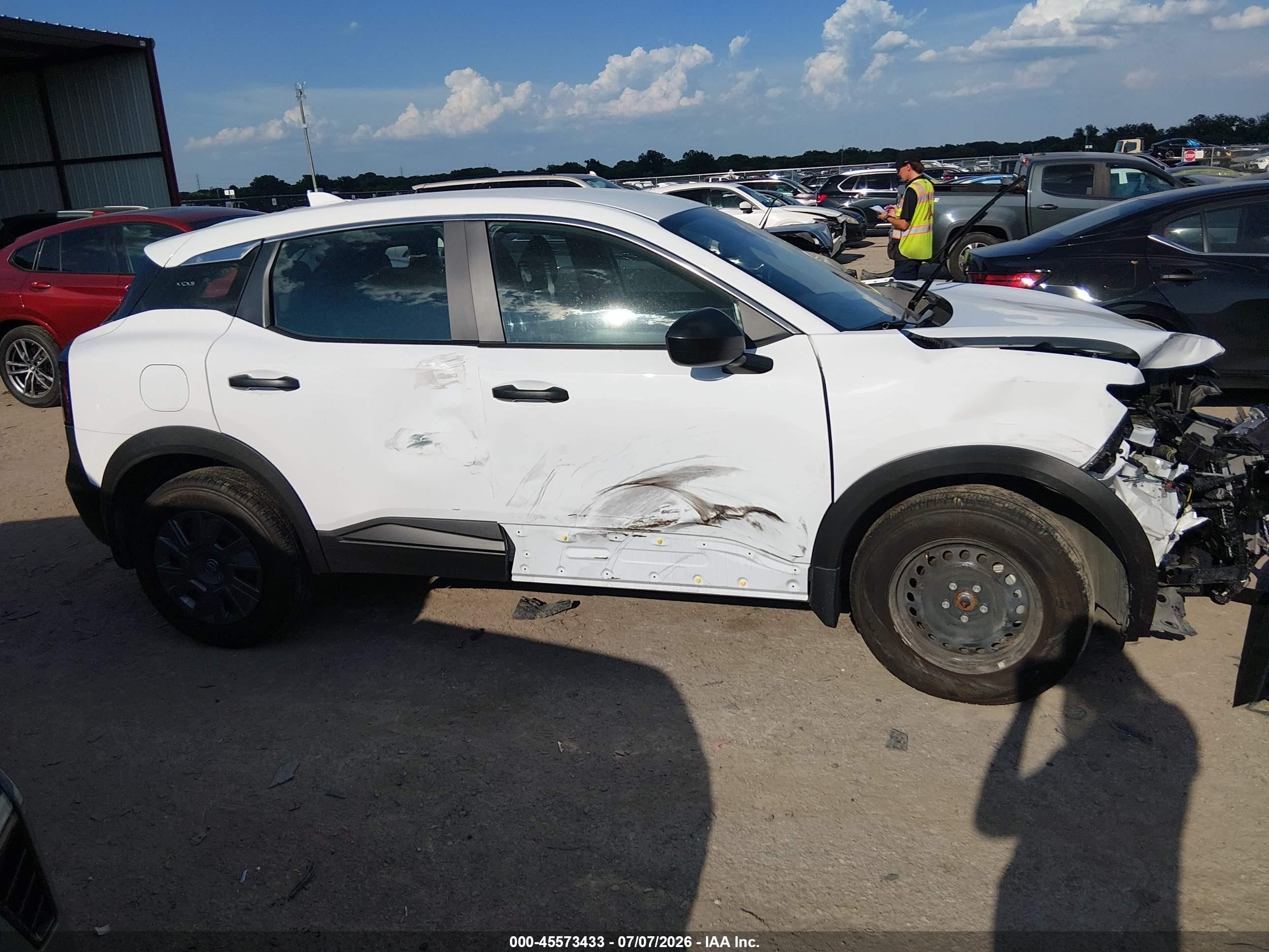 2025 Nissan Kicks S Intelligent Awd White vin: 3N8AP6BB3SL322918