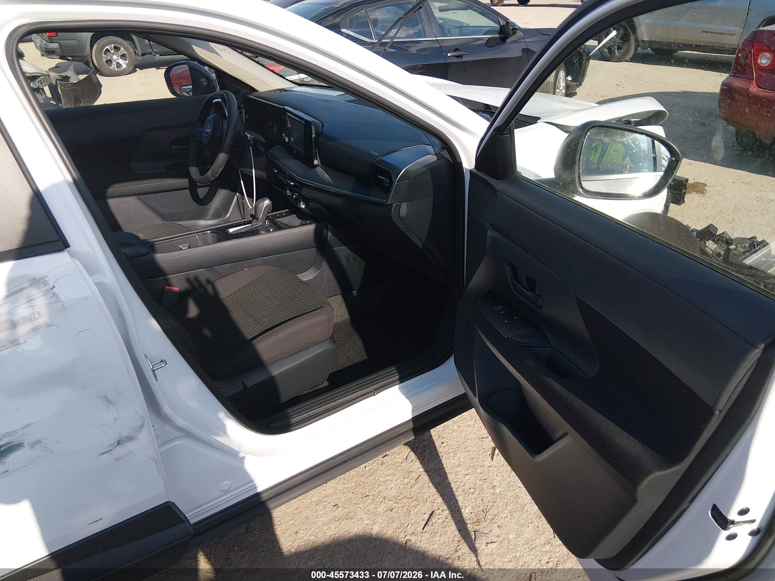 2025 Nissan Kicks S Intelligent Awd White vin: 3N8AP6BB3SL322918