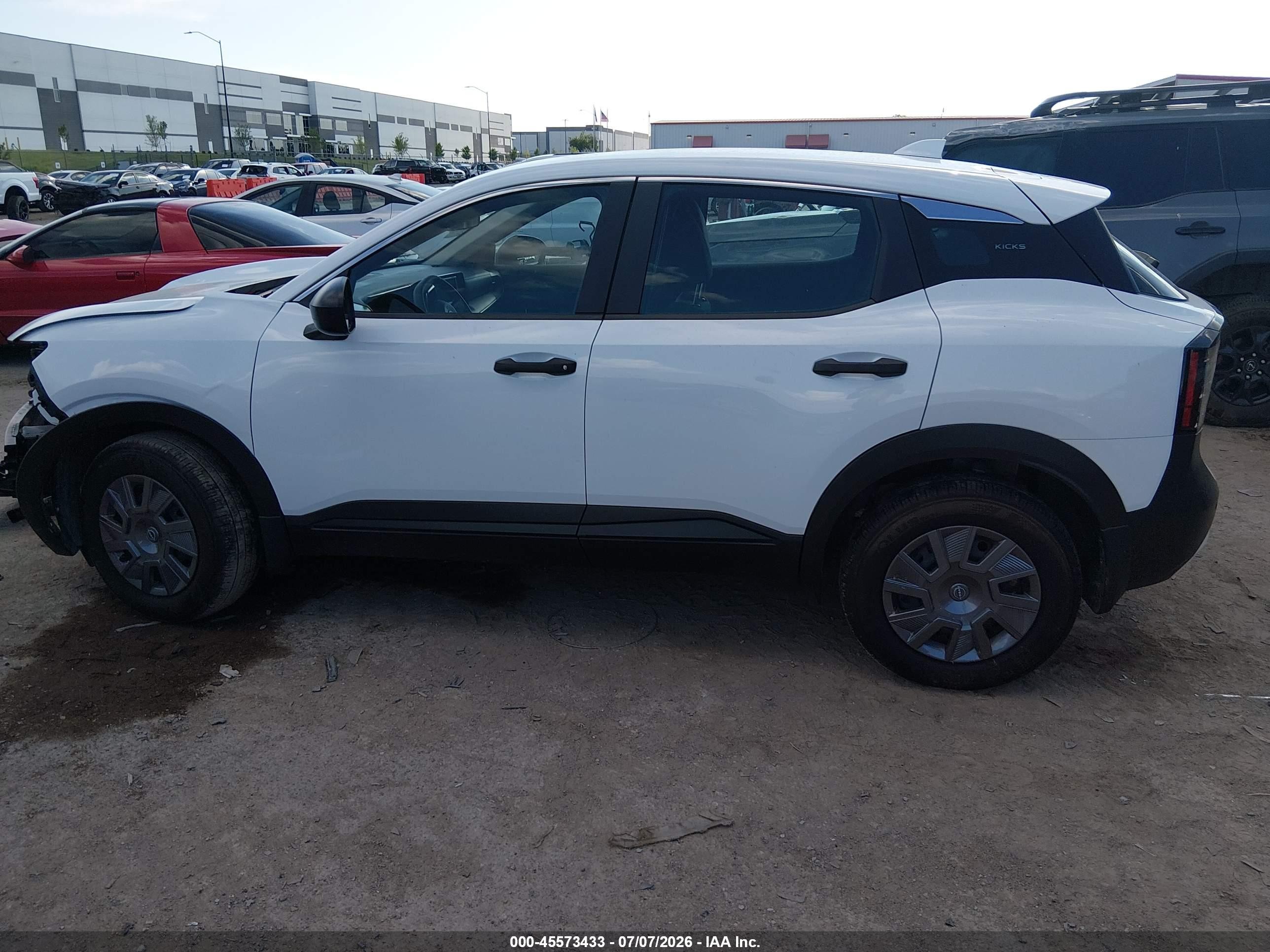 2025 Nissan Kicks S Intelligent Awd White vin: 3N8AP6BB3SL322918