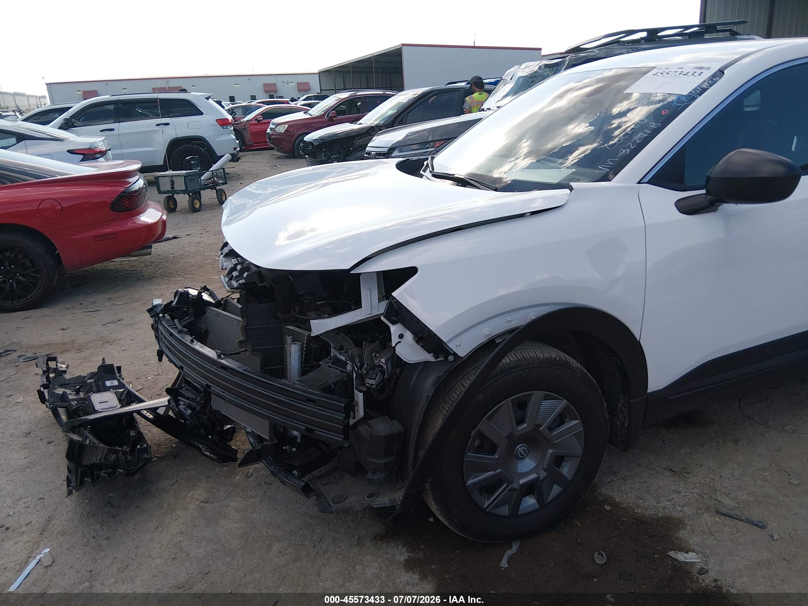 2025 Nissan Kicks S Intelligent Awd White vin: 3N8AP6BB3SL322918