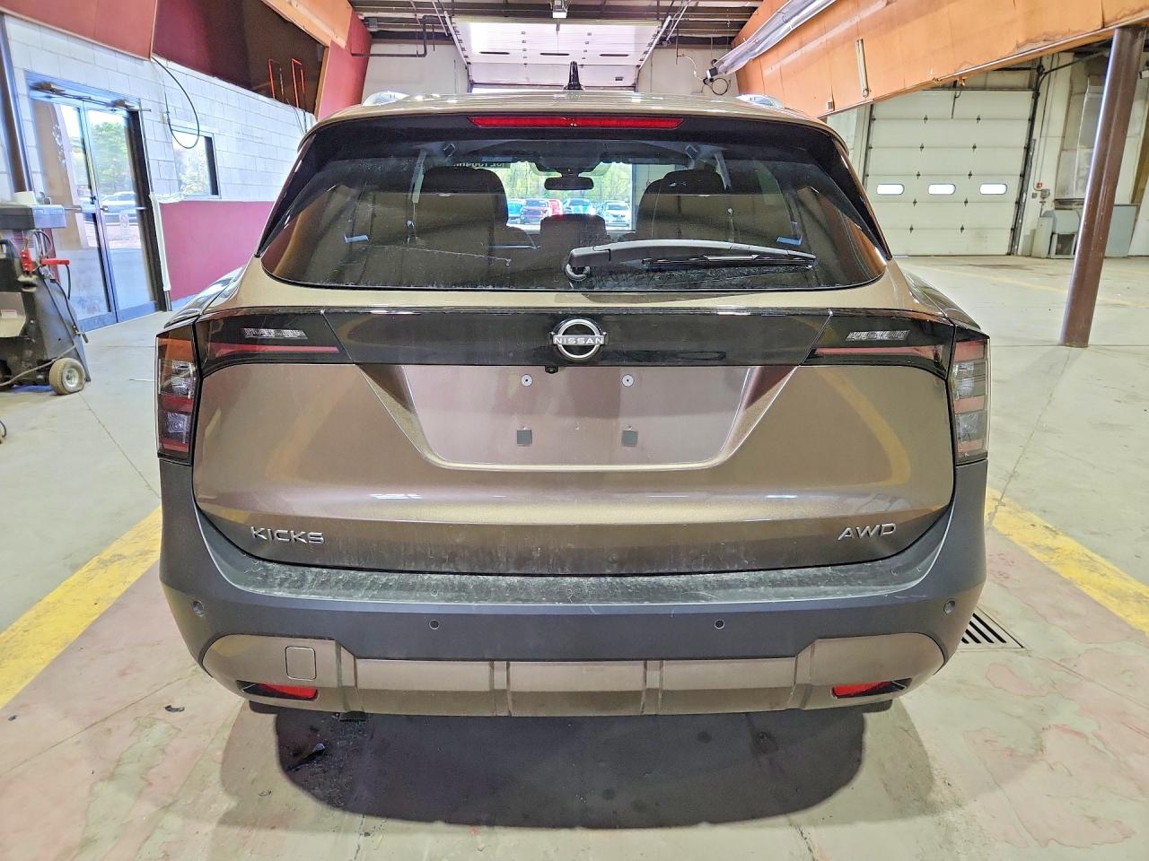 2026 Nissan Kicks Sv Brown vin: 3N8AP6CB4TL398714